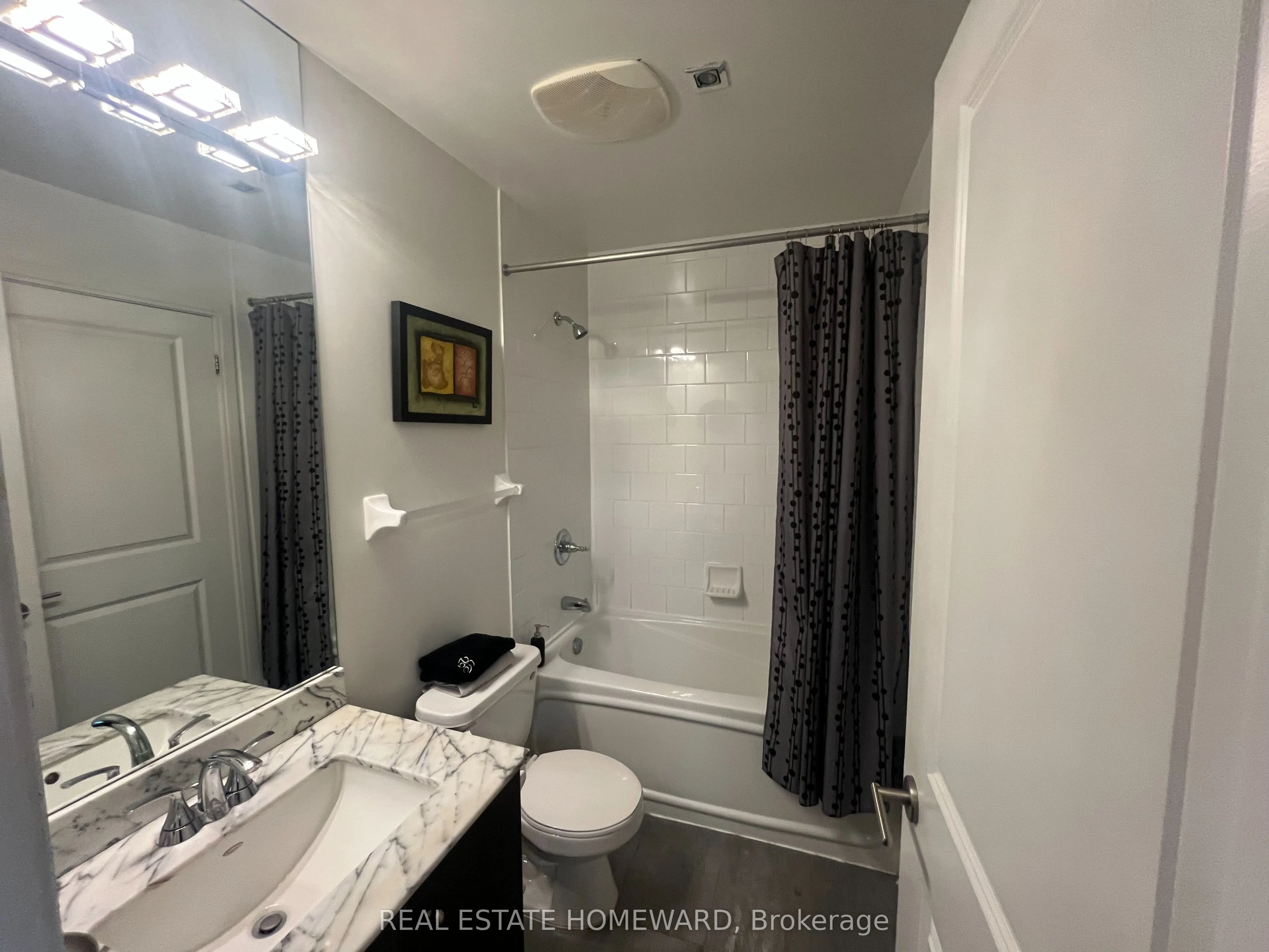 18 Yorkville Avenue, #208