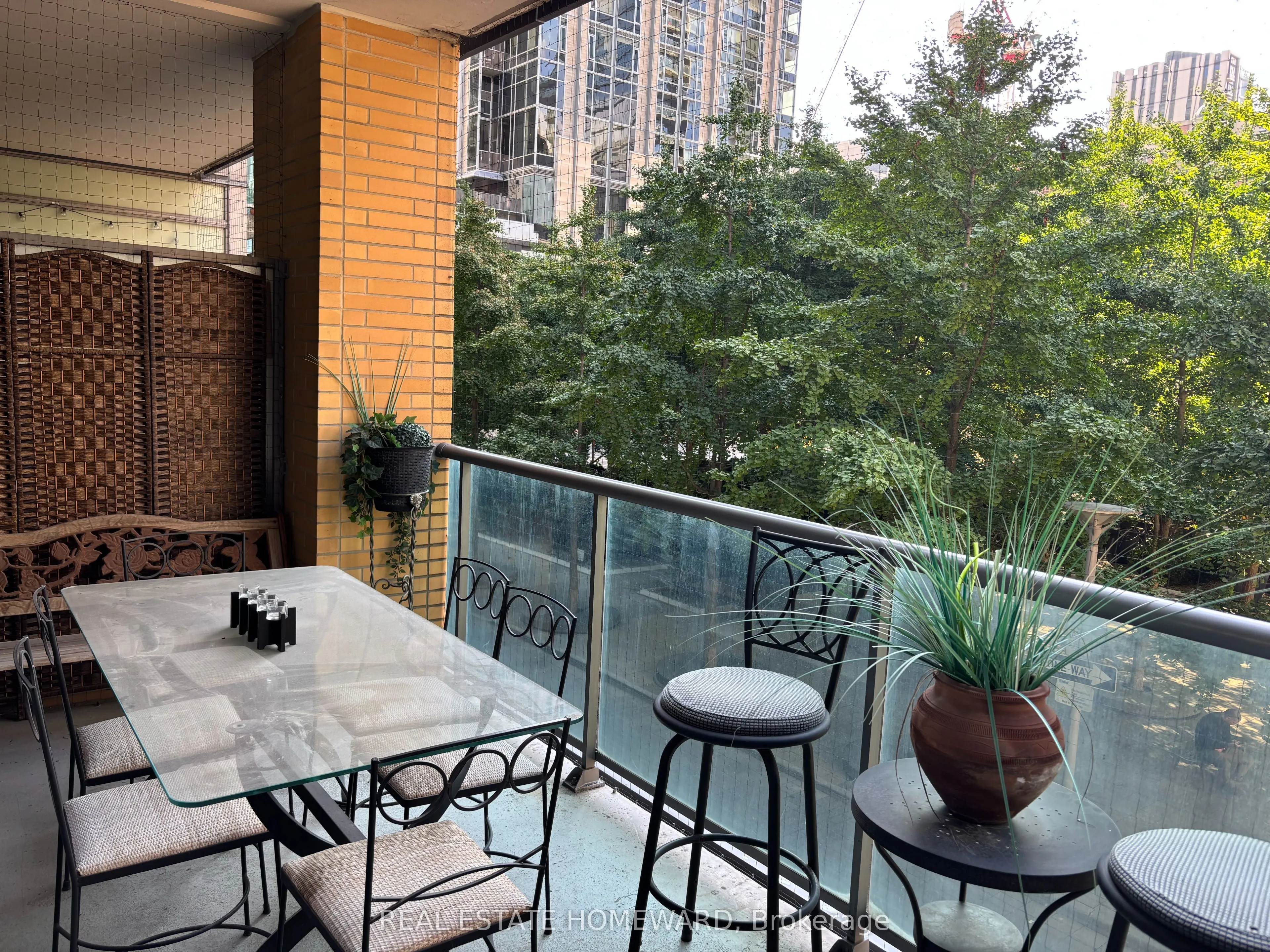 18 Yorkville Avenue, #208