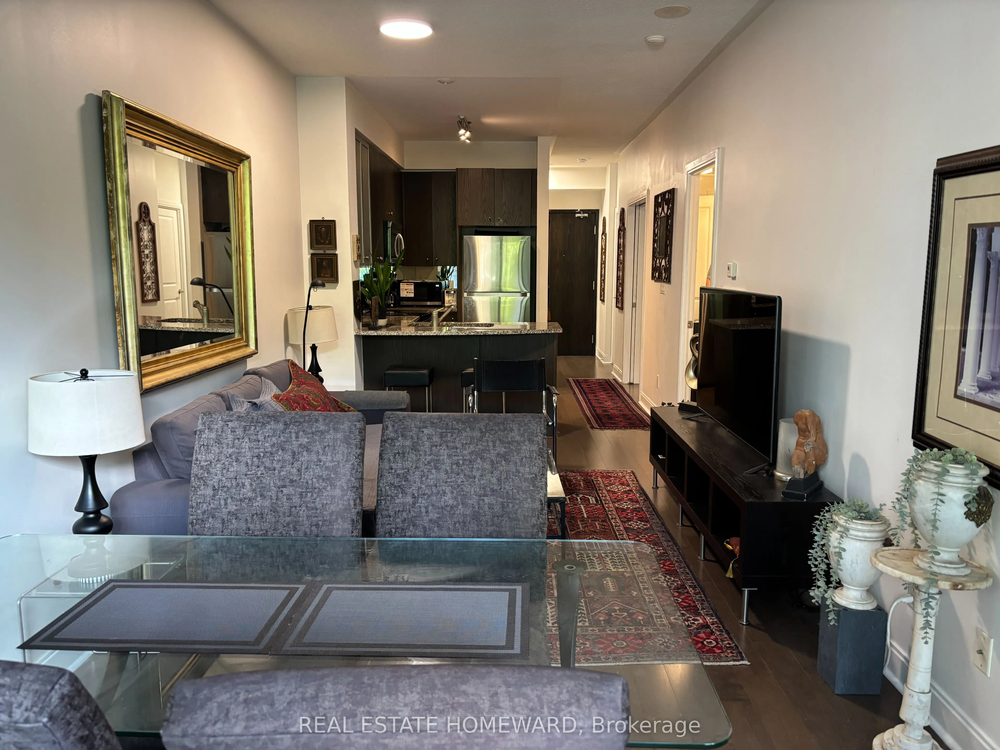 18 Yorkville Avenue, #208