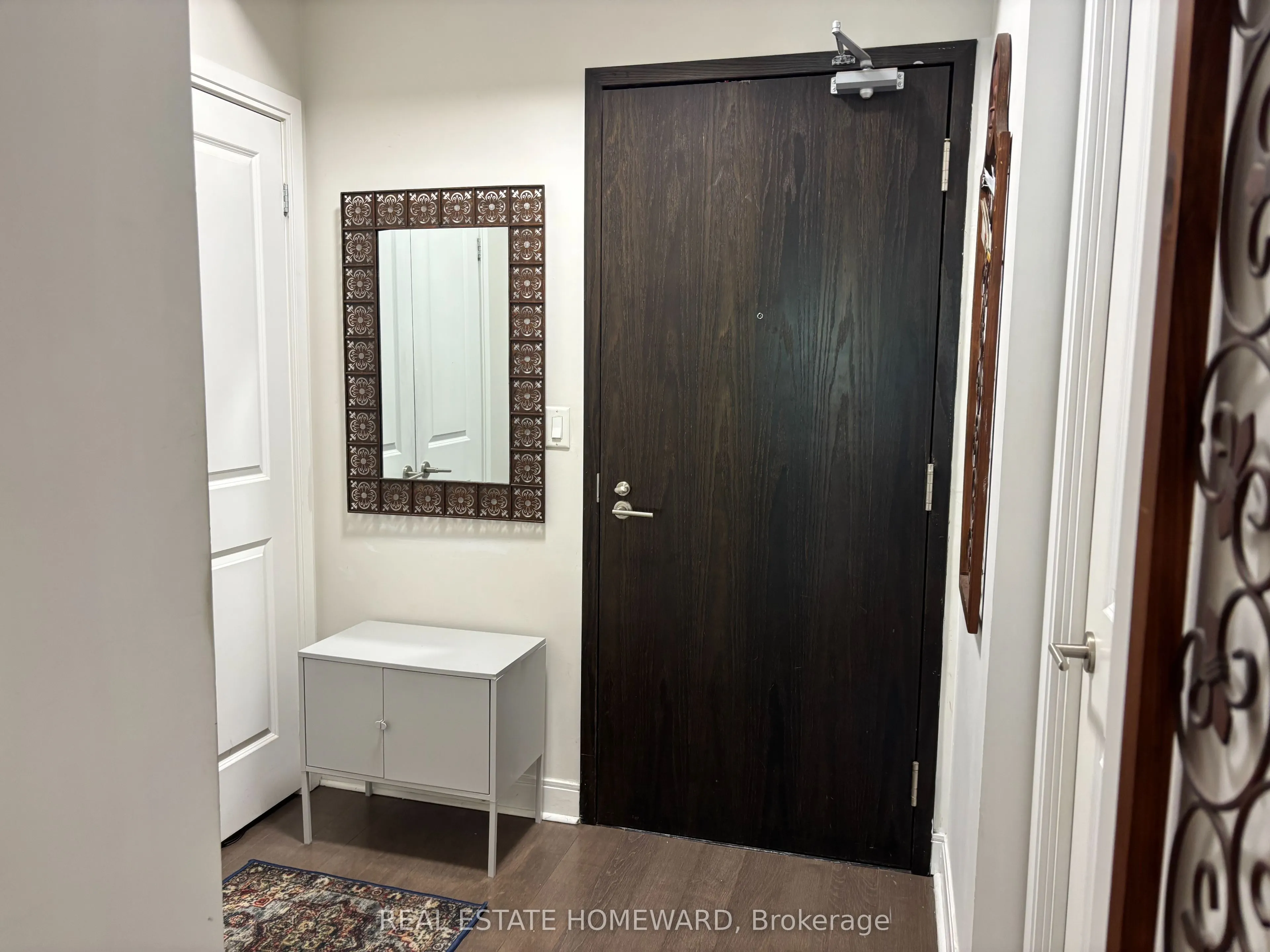 18 Yorkville Avenue, #208