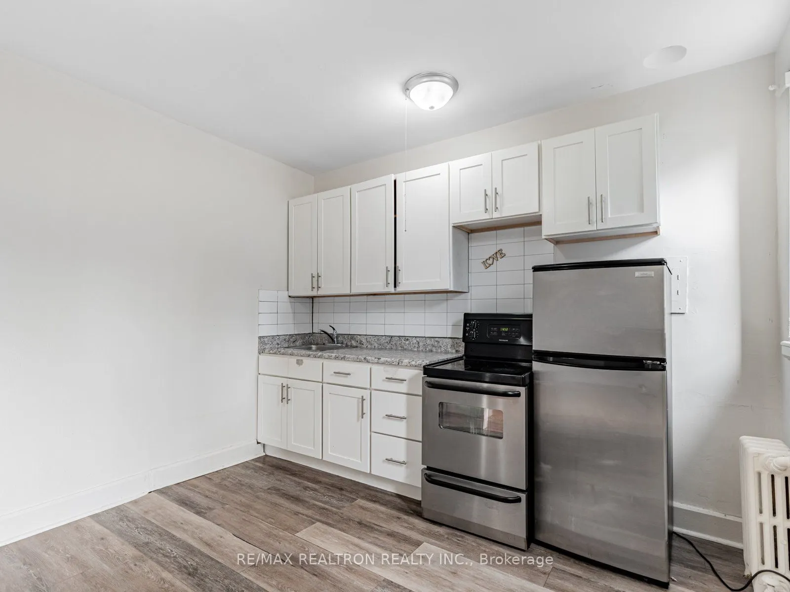 8 Mallory Gardens, #27