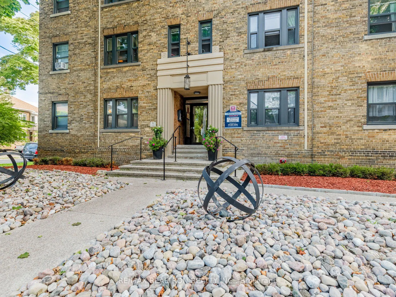 8 Mallory Gardens, #27