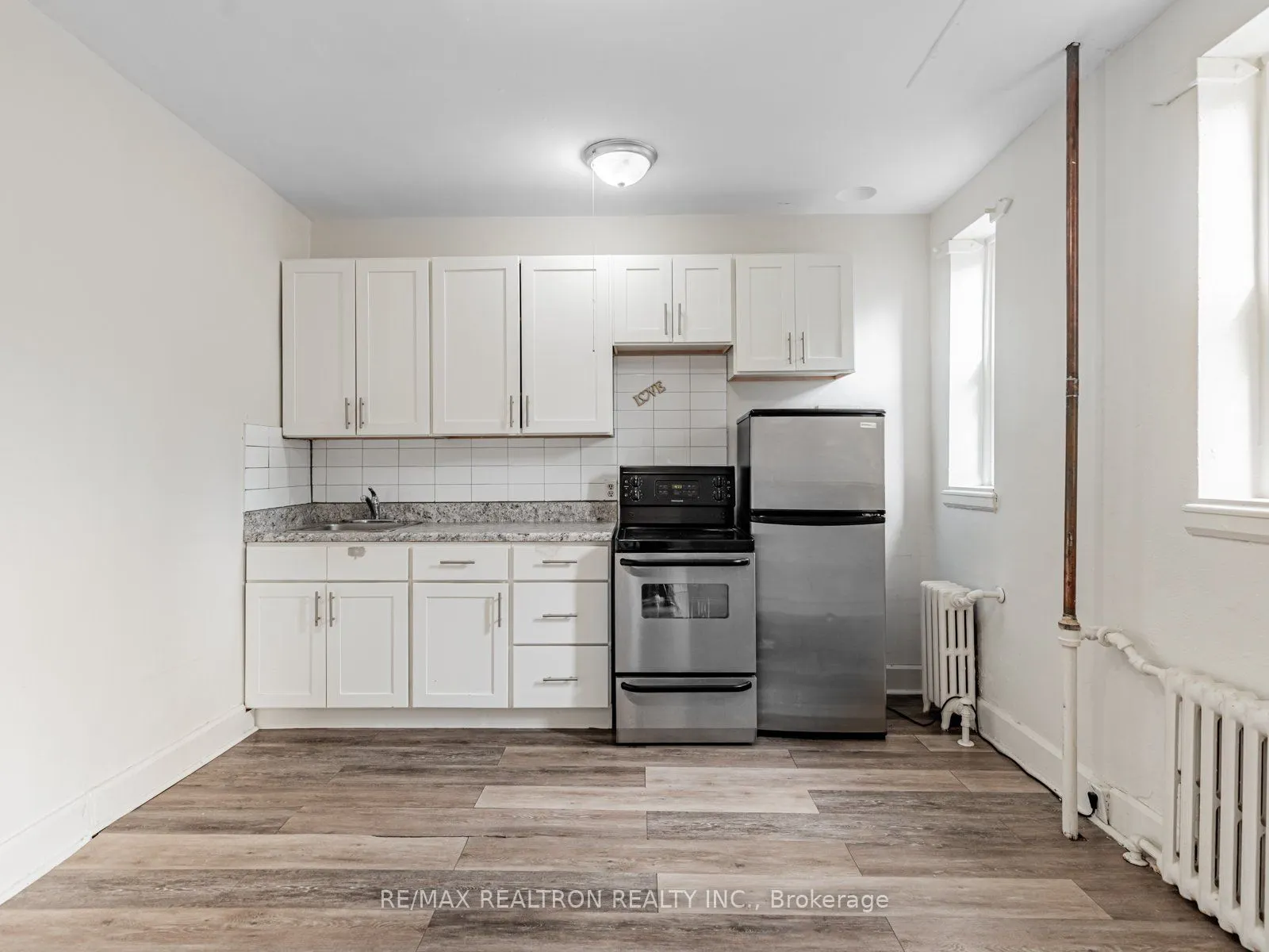 8 Mallory Gardens, #27
