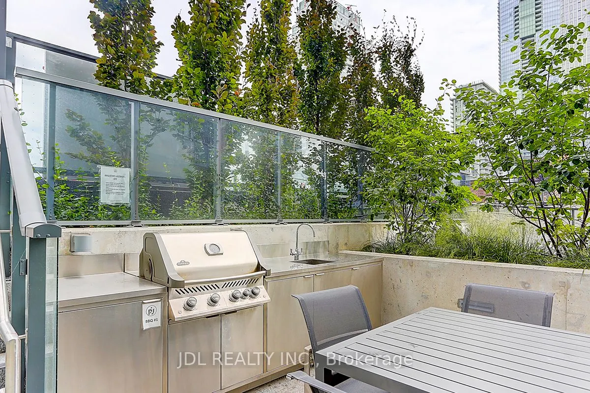 99 John Street, #3702