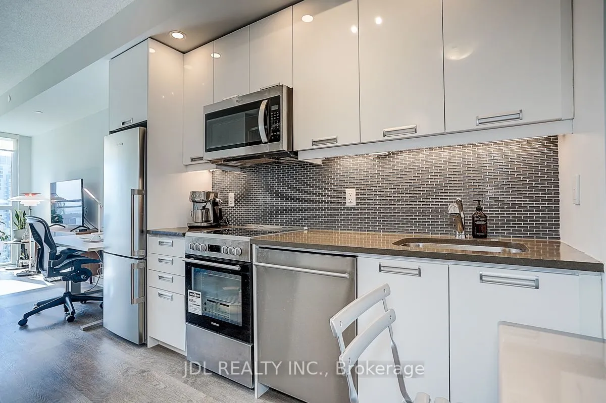 99 John Street, #3702