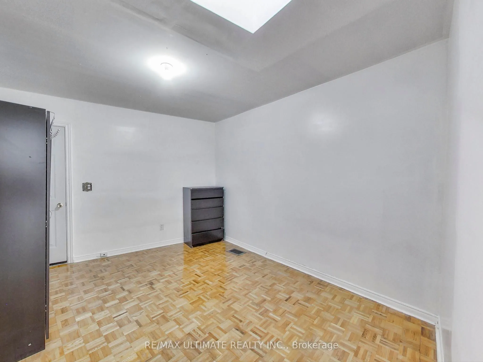 1584 Dundas Street W, #Apt #2