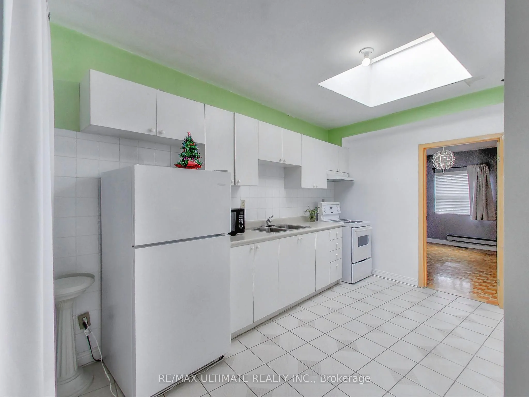 1584 Dundas Street W, #Apt #2