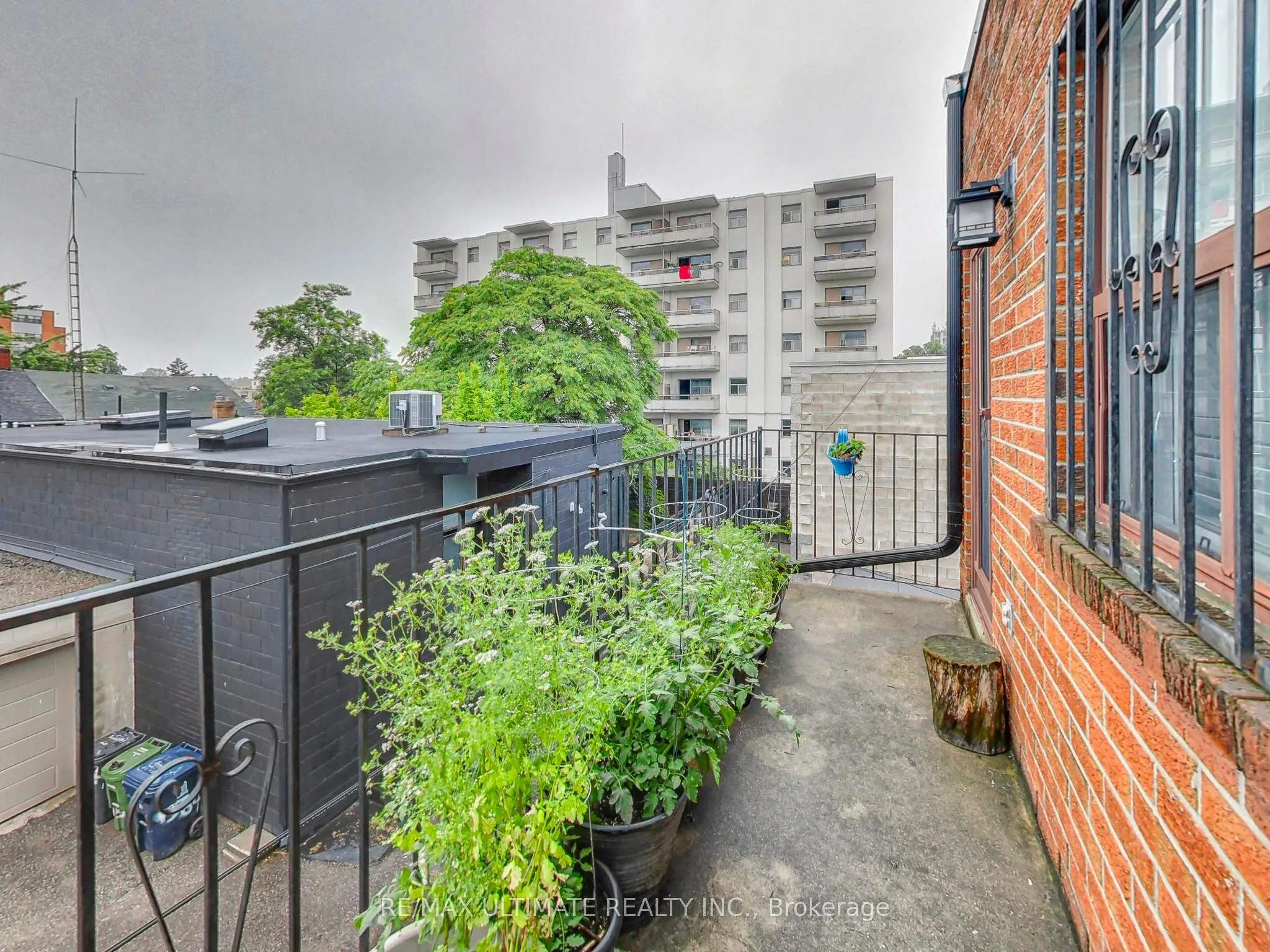 1584 Dundas Street W, #Apt #2