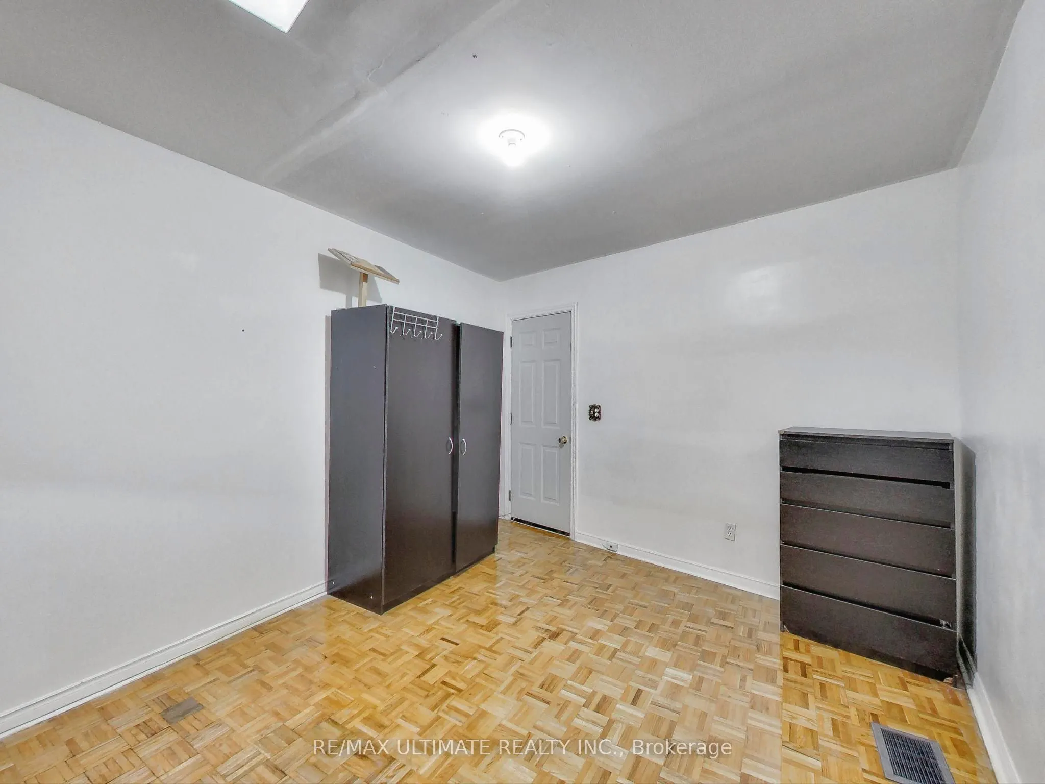 1584 Dundas Street W, #Apt #2