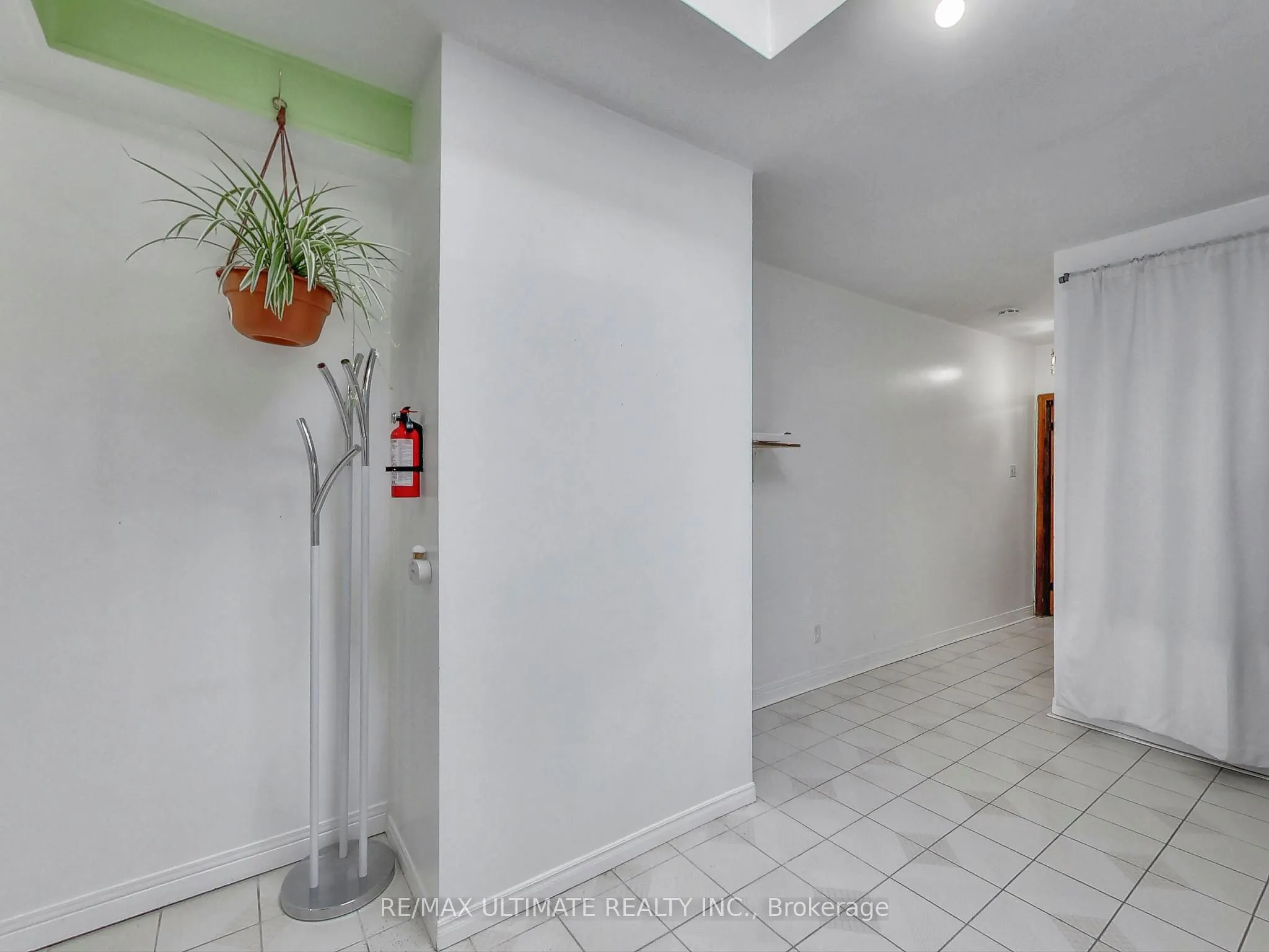 1584 Dundas Street W, #Apt #2