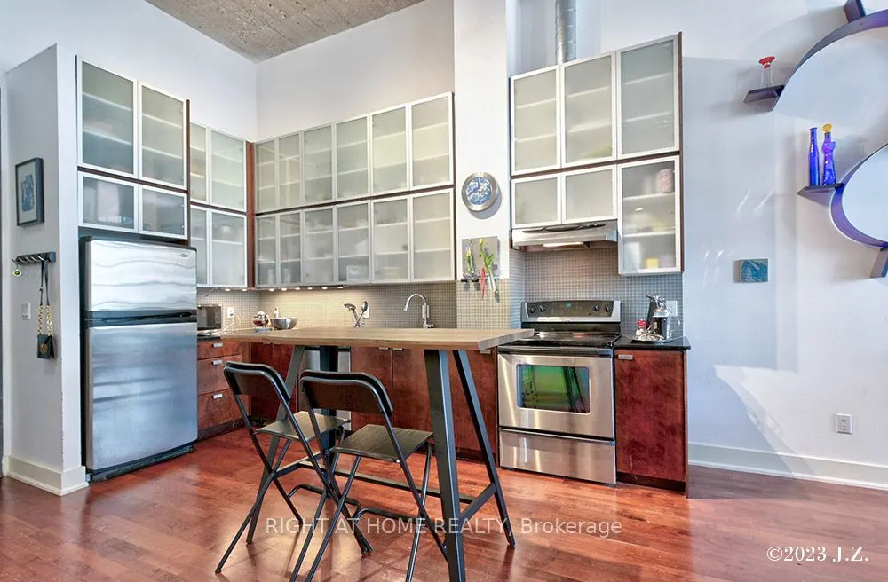 637 Lake Shore Boulevard W, #217