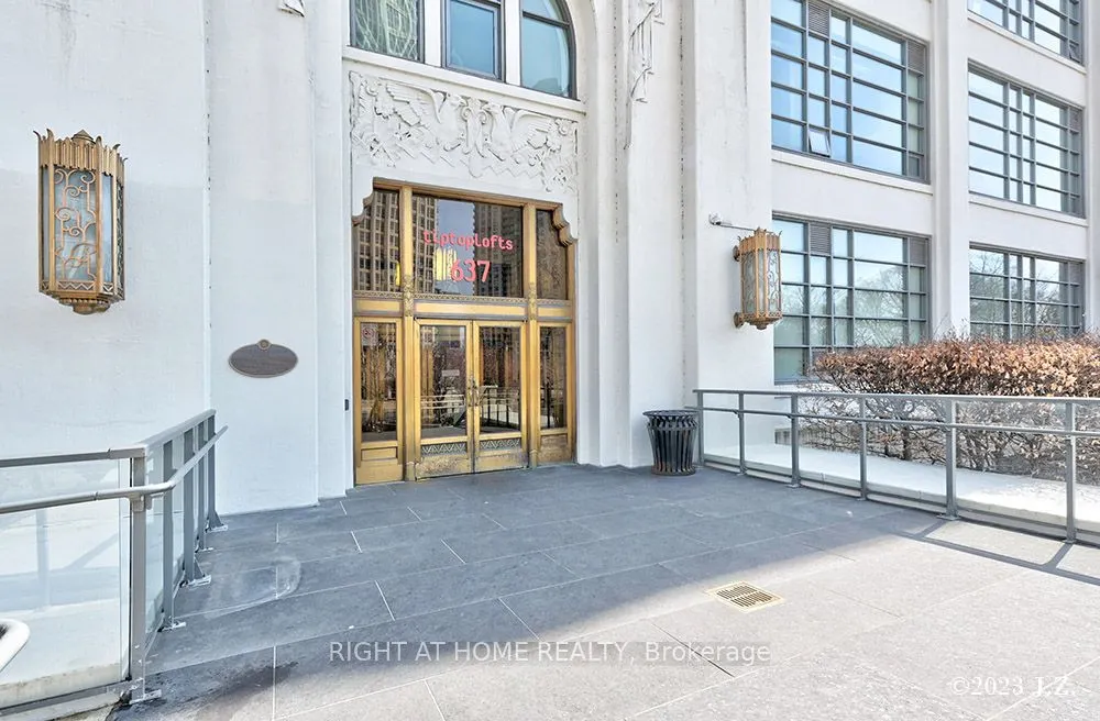 637 Lake Shore Boulevard W, #217