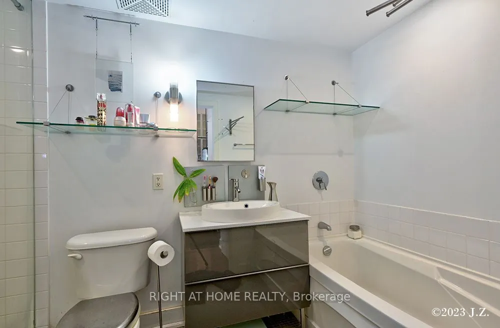637 Lake Shore Boulevard W, #217