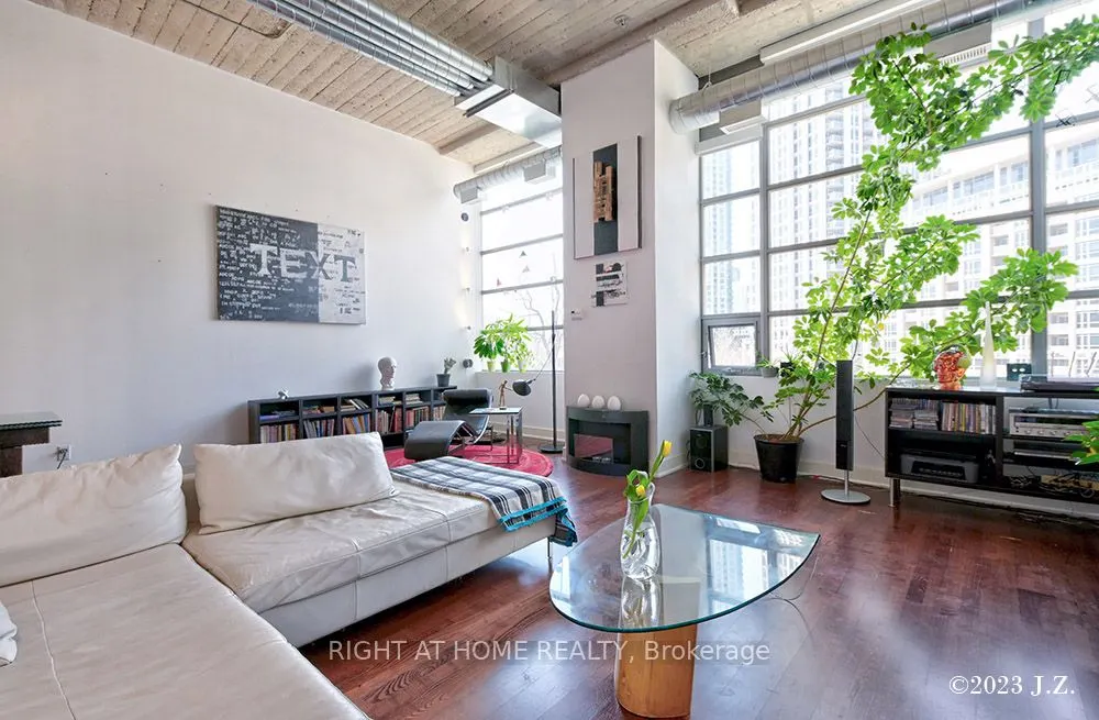637 Lake Shore Boulevard W, #217