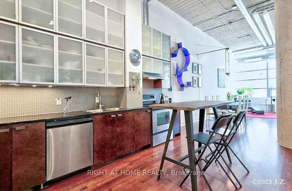 637 Lake Shore Boulevard W, #217