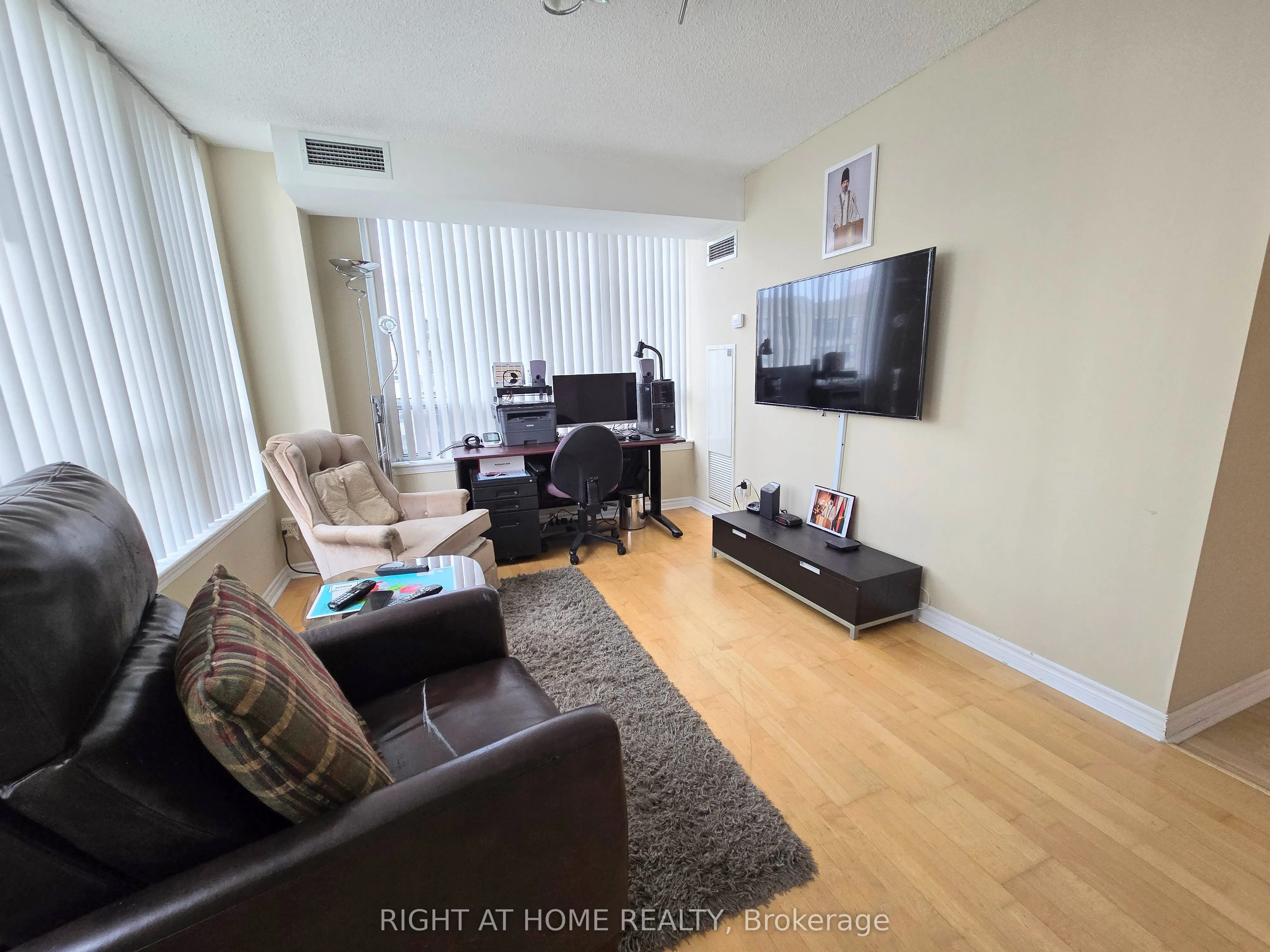 8 Rean Drive, #701