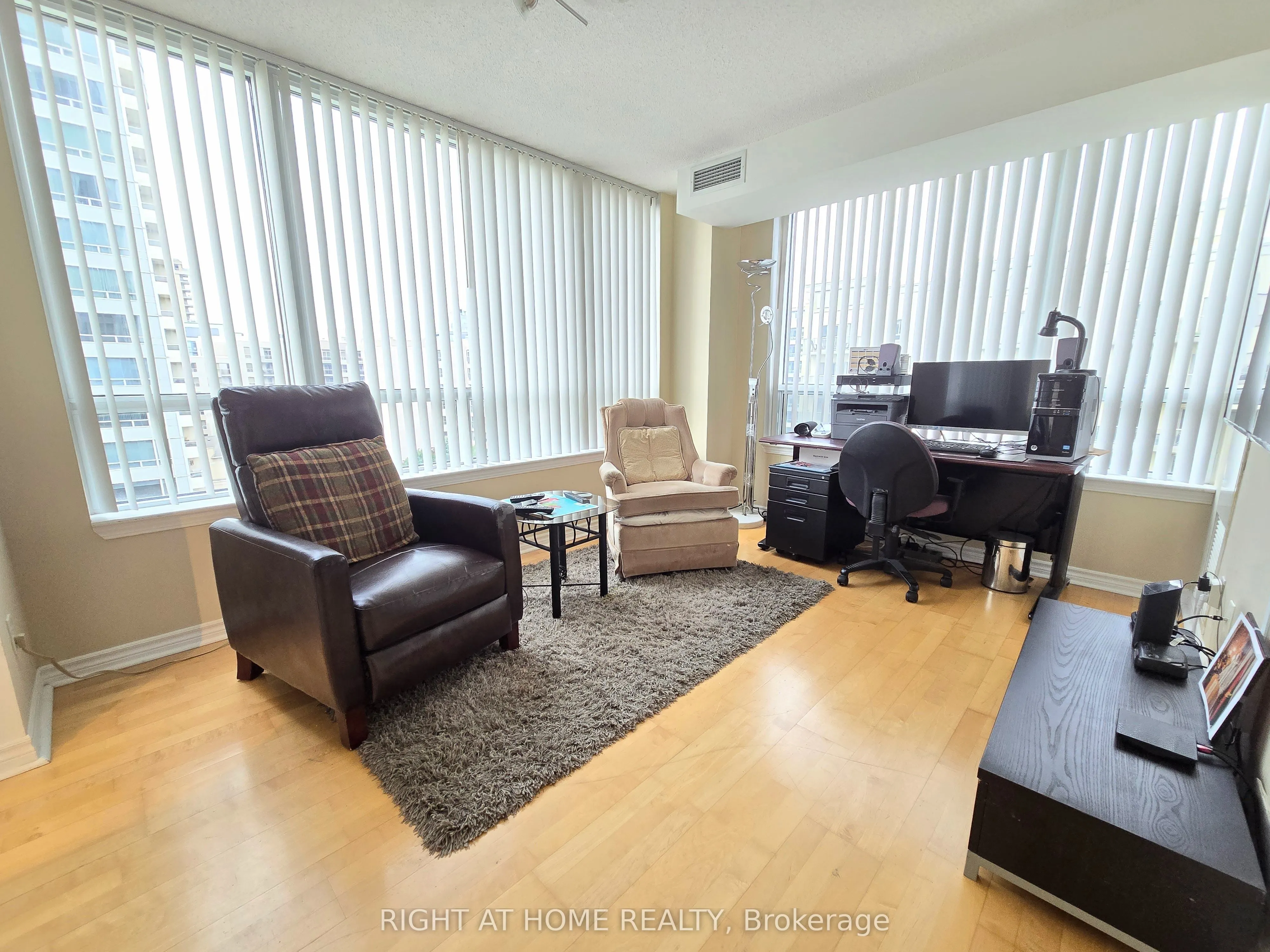 8 Rean Drive, #701