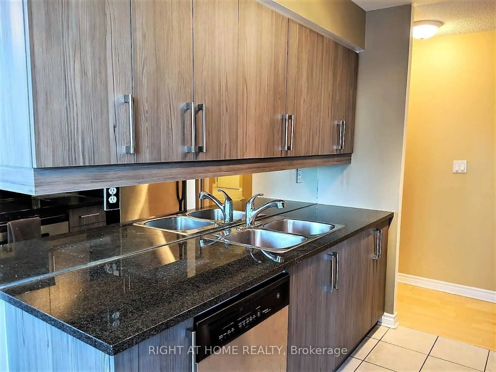 8 Rean Drive, #701