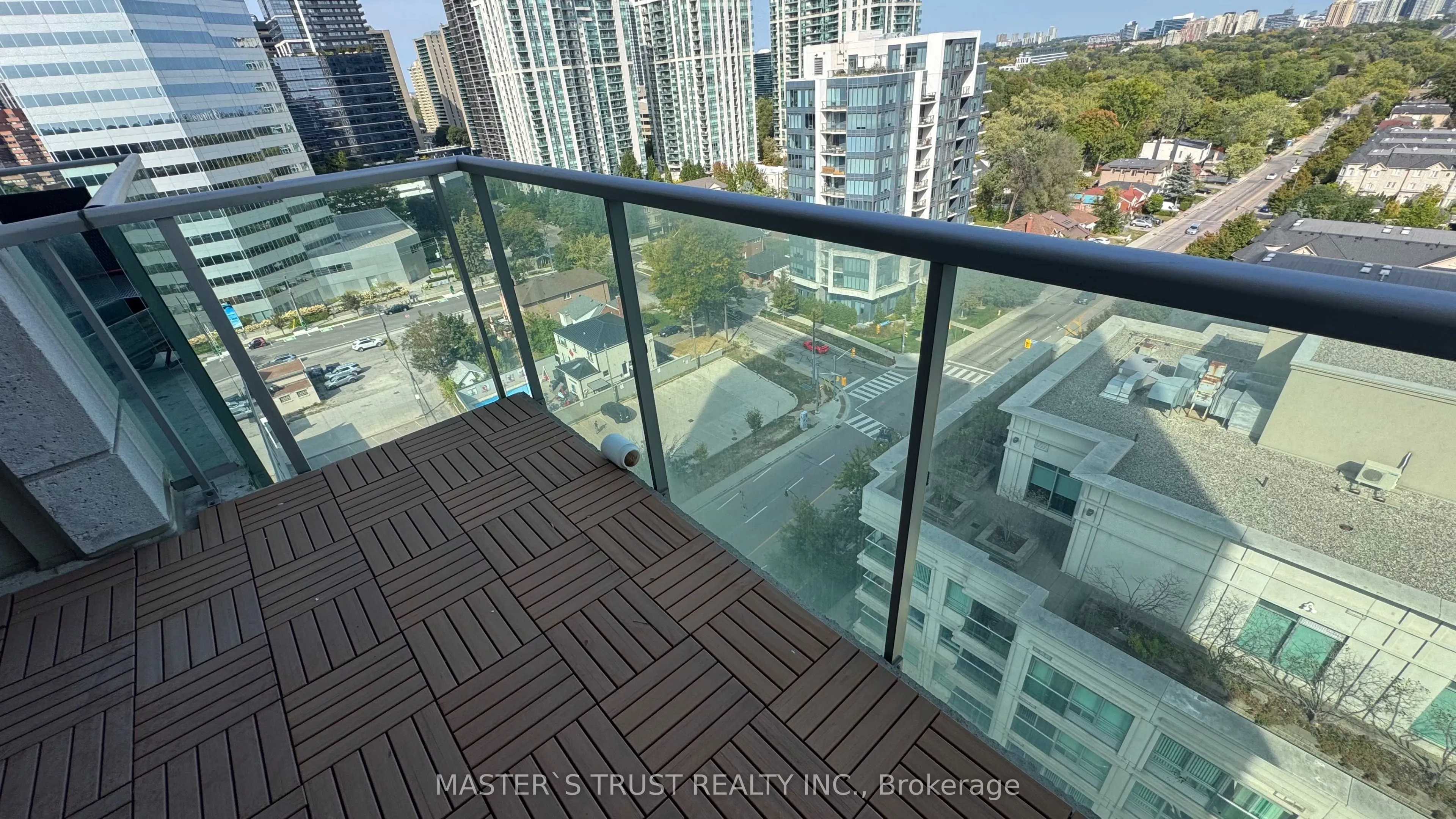 1 Avondale Avenue S, #806
