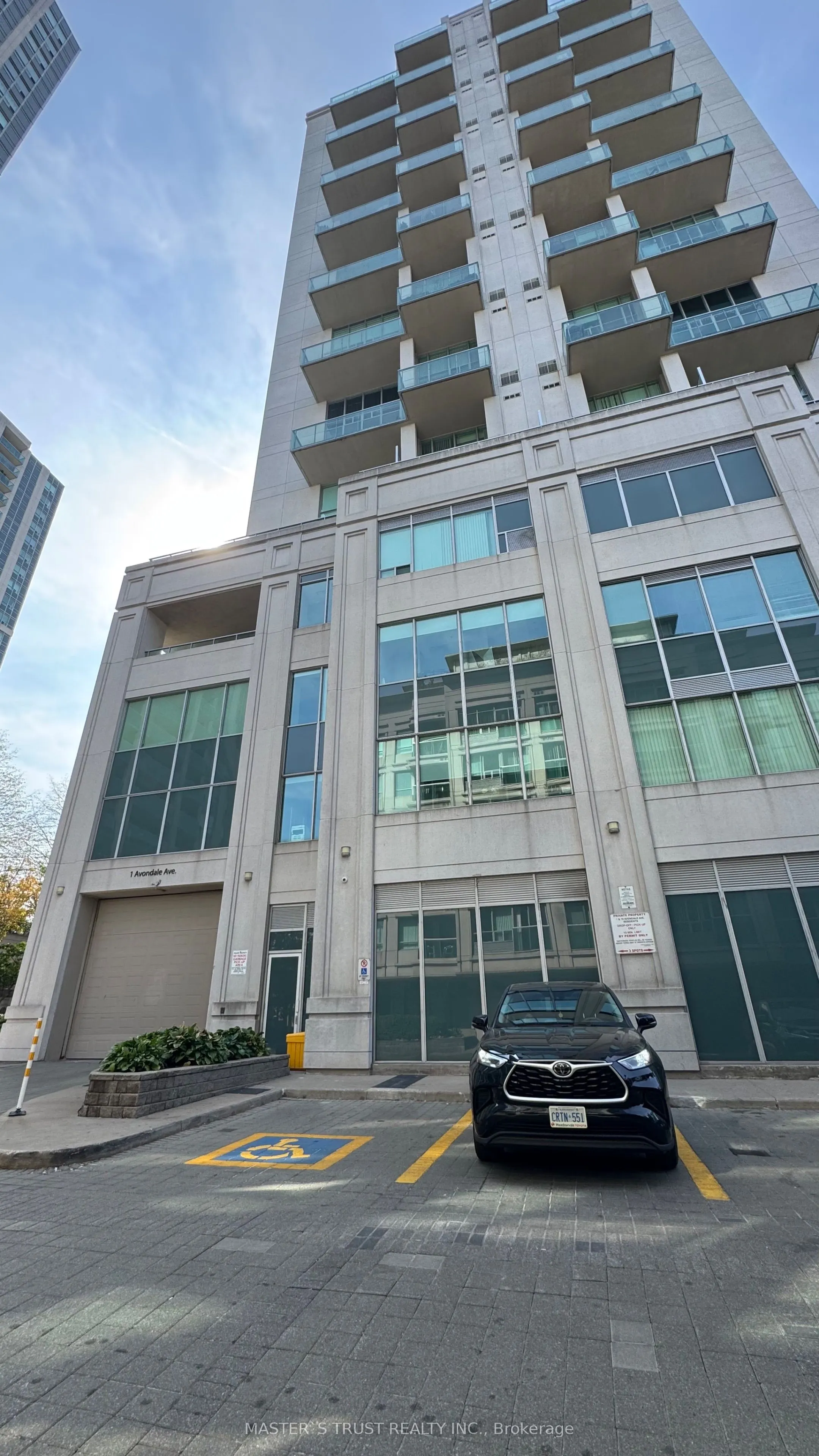 1 Avondale Avenue S, #806