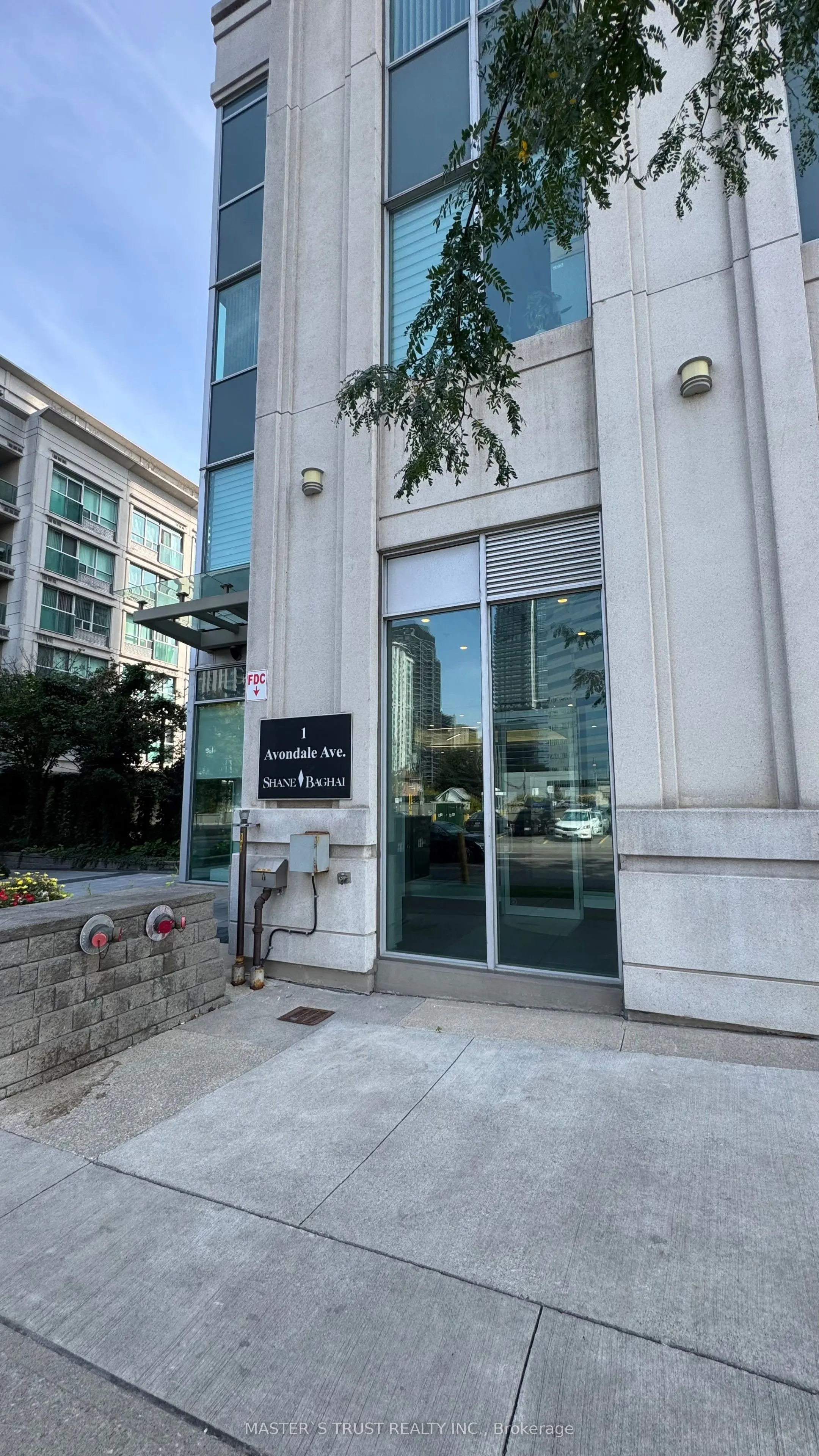 1 Avondale Avenue S, #806