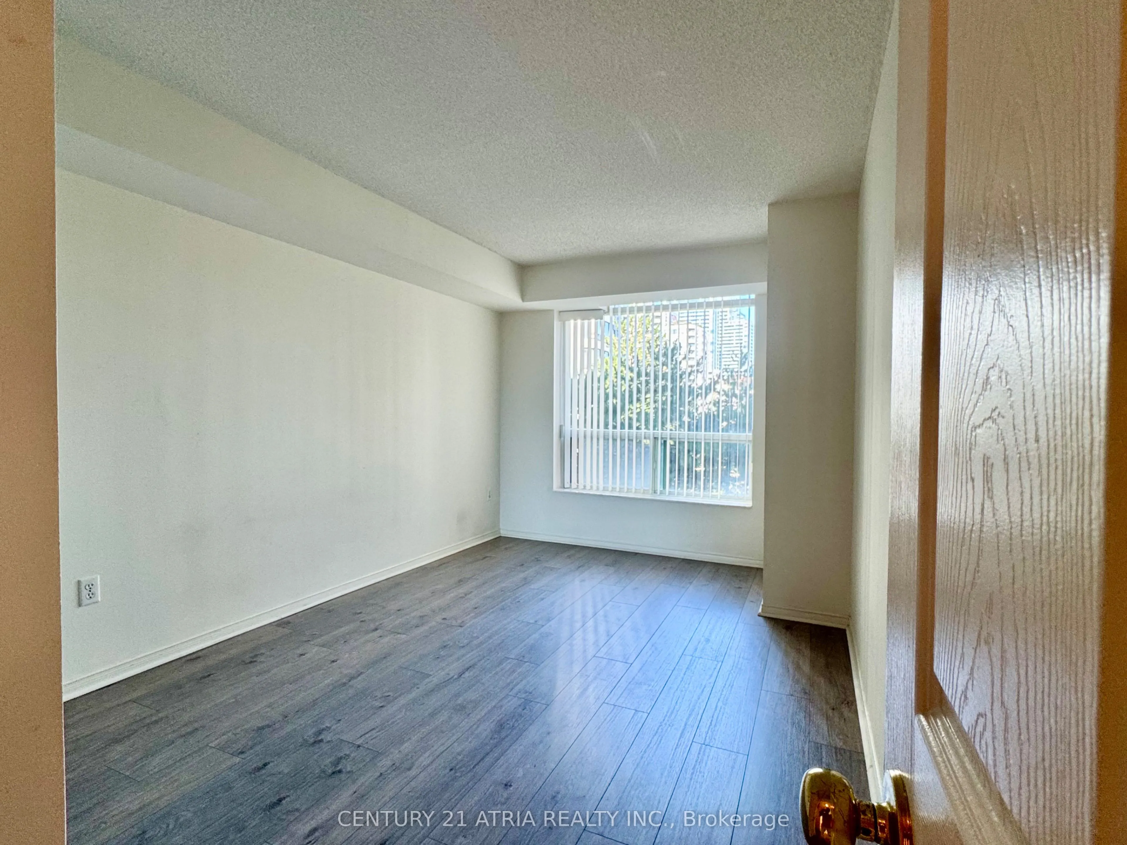8 Pemberton Avenue, #410