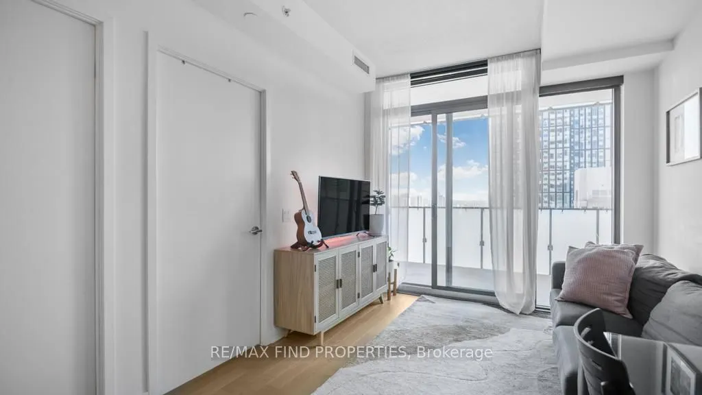 25 Richmond Street E, #2201