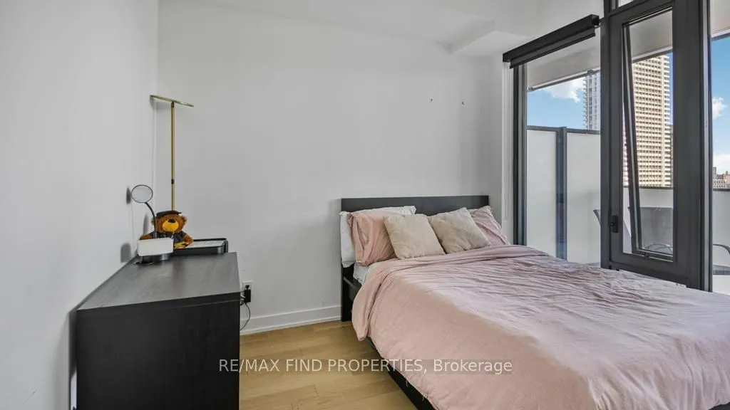 25 Richmond Street E, #2201