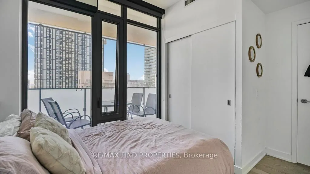 25 Richmond Street E, #2201
