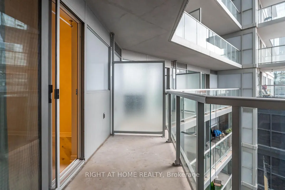 352 Front Street W, #512