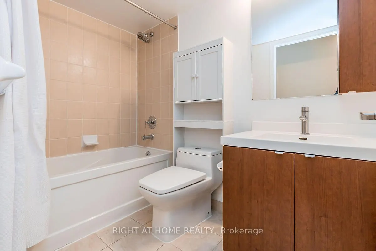 352 Front Street W, #512