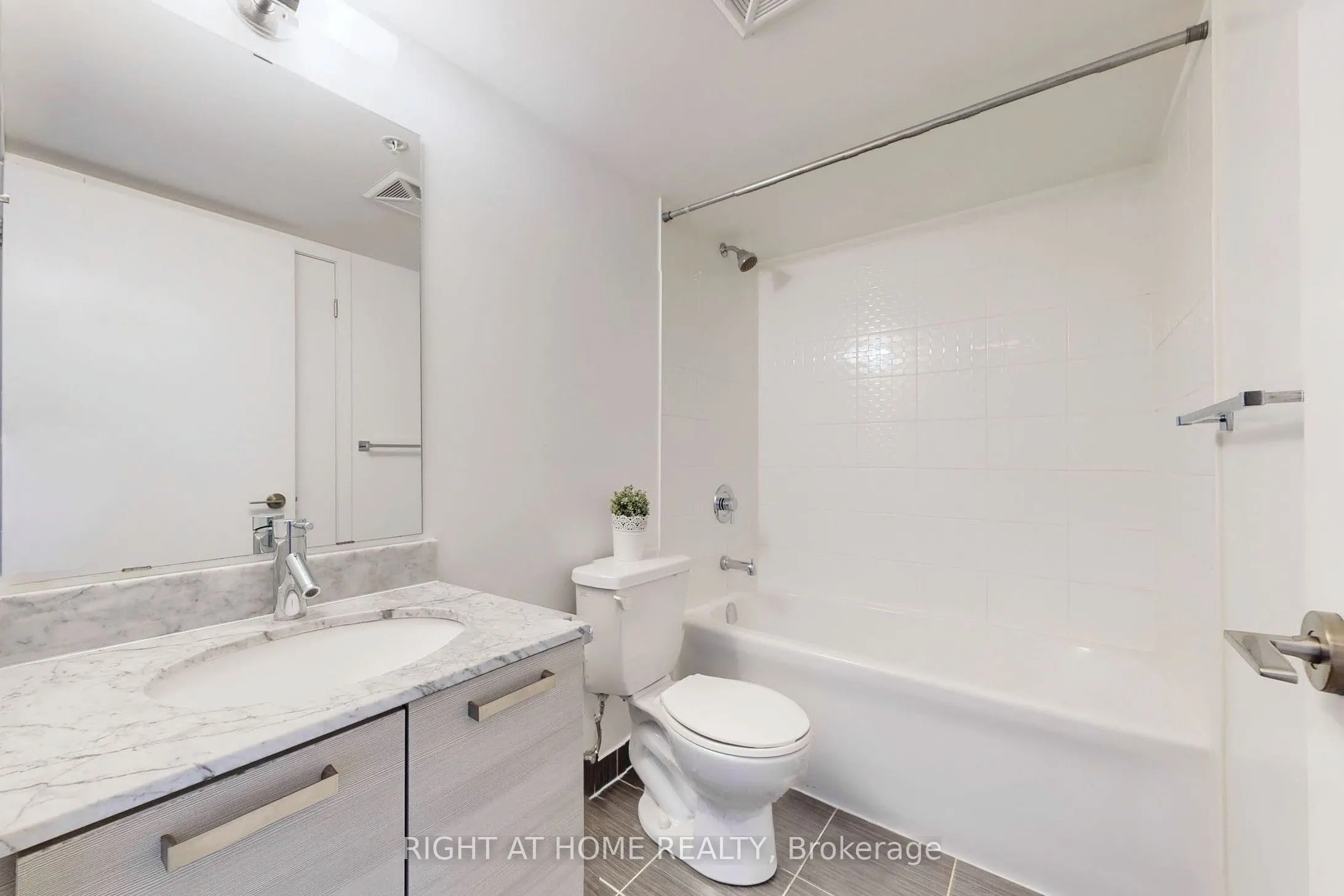 68 Abell Street, #846