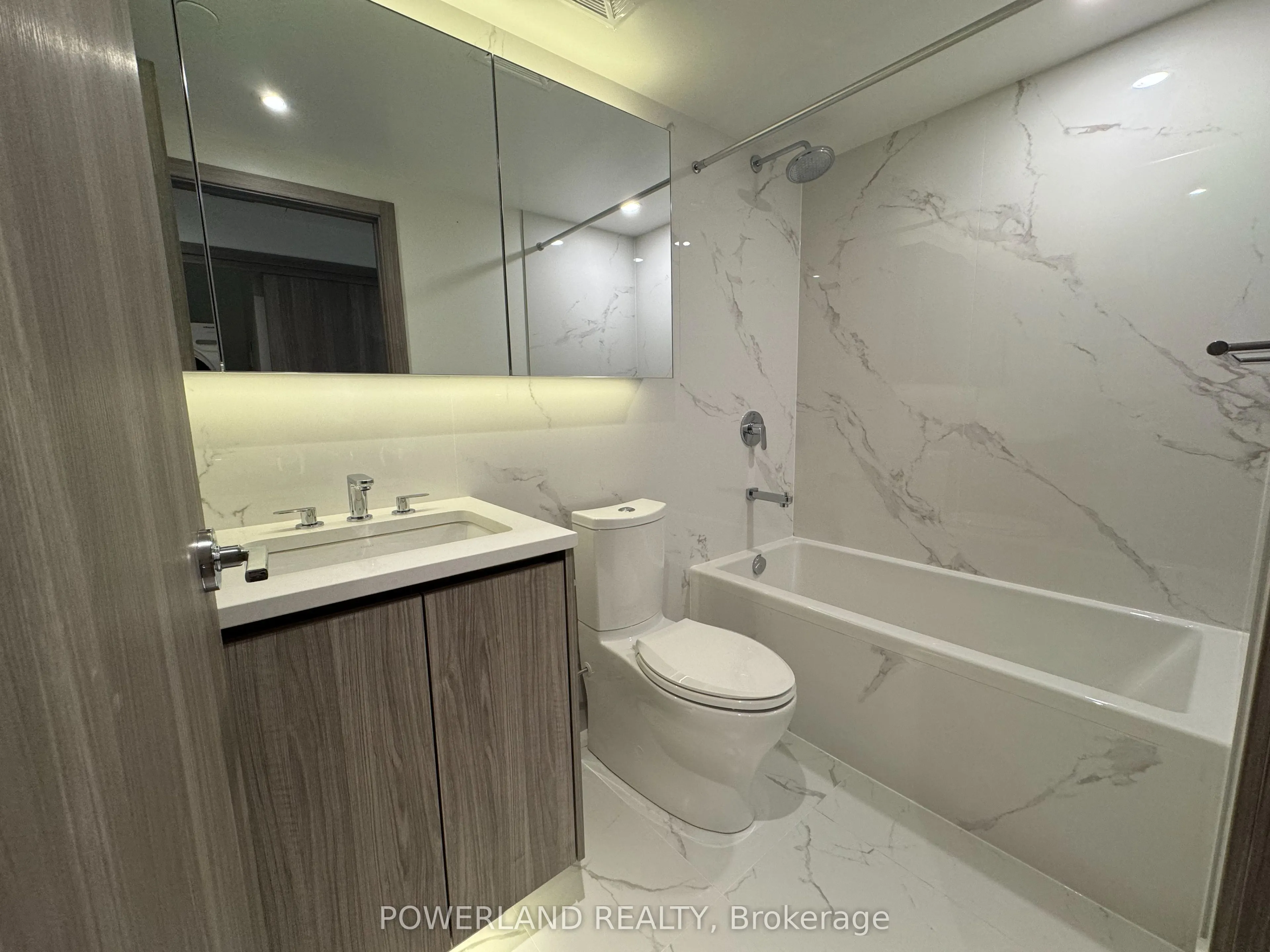 27 Mcmahon Drive, #1109