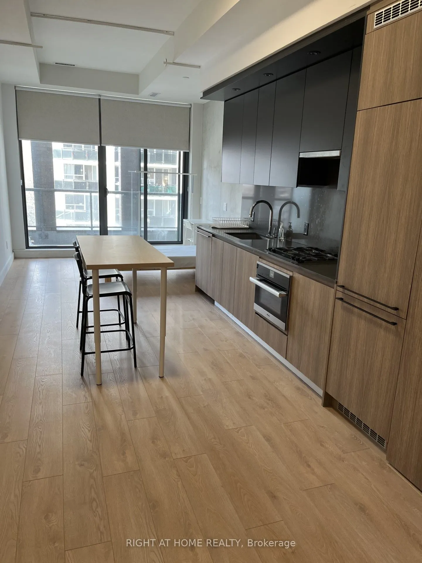 81 Wellesley Street E, #607