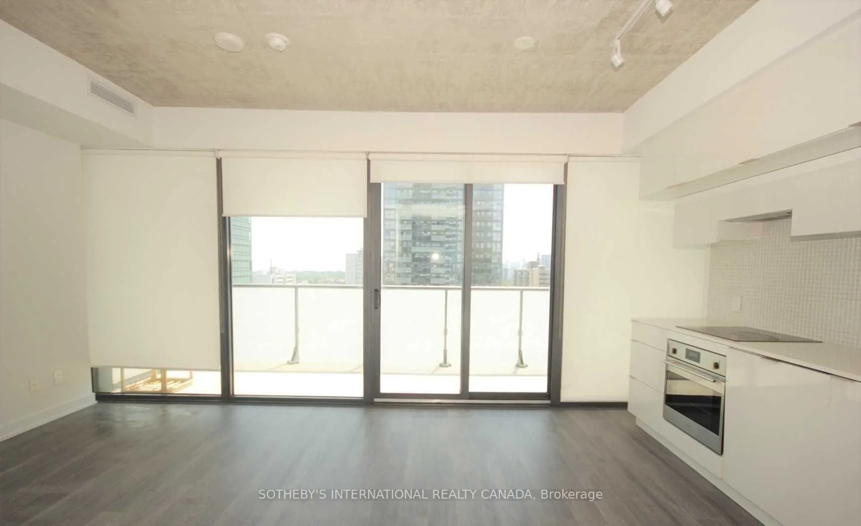 185 Roehampton Avenue, #1111
