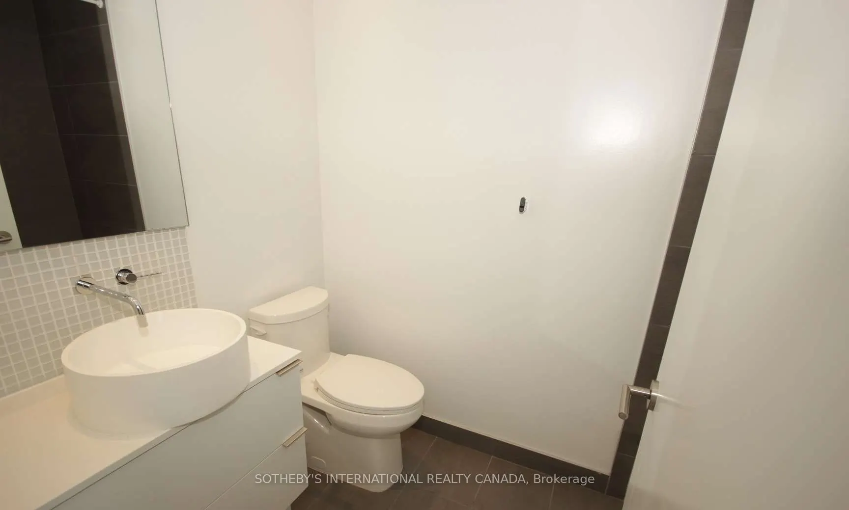 185 Roehampton Avenue, #1111