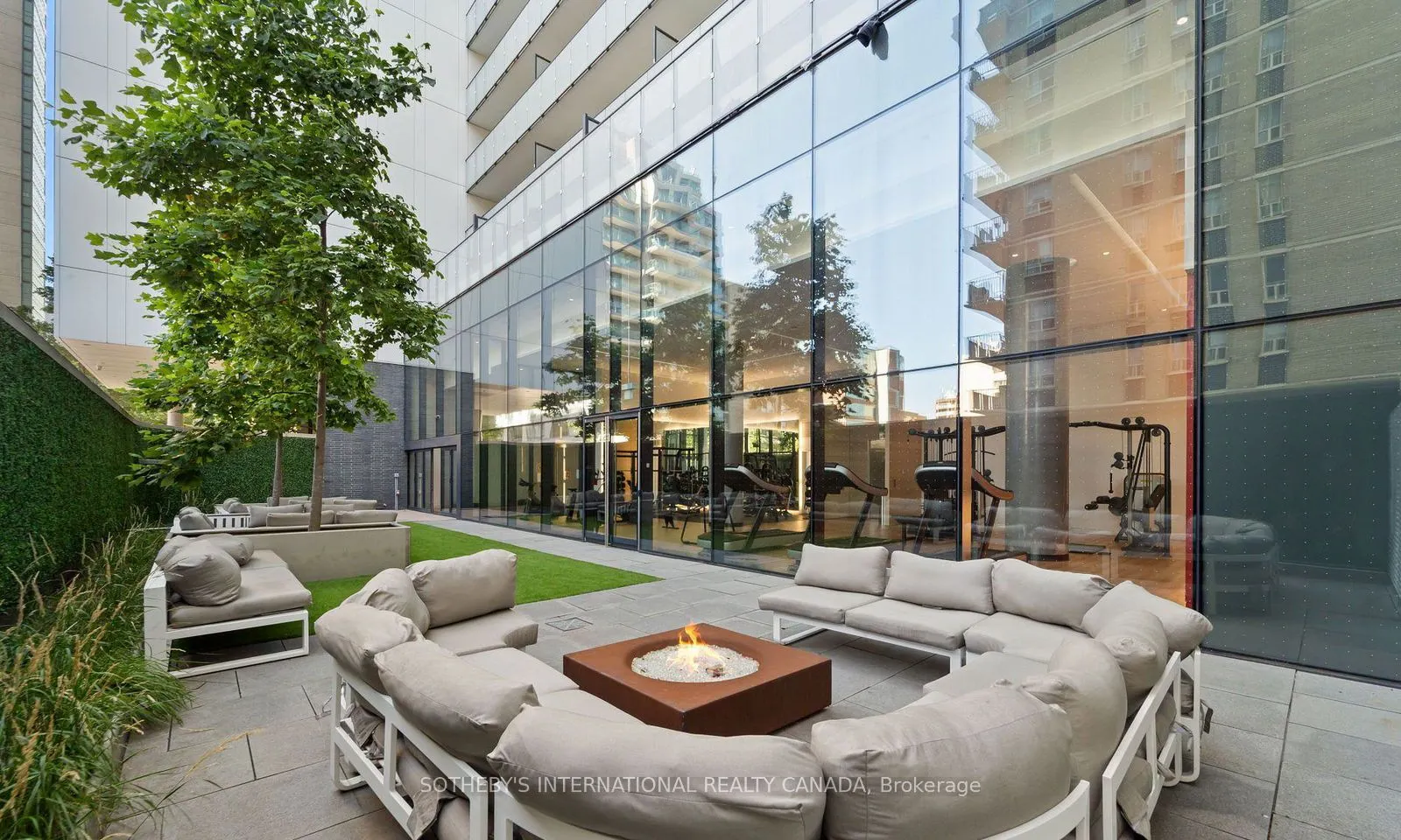 185 Roehampton Avenue, #1111