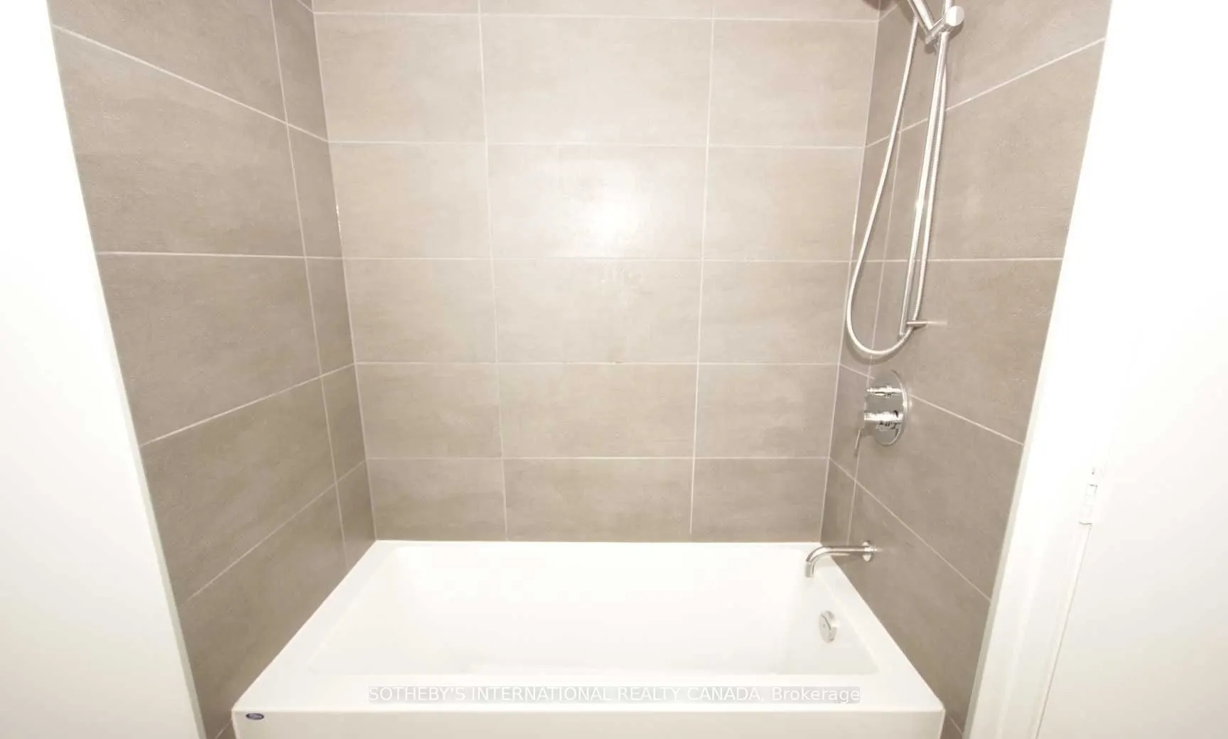 185 Roehampton Avenue, #1111