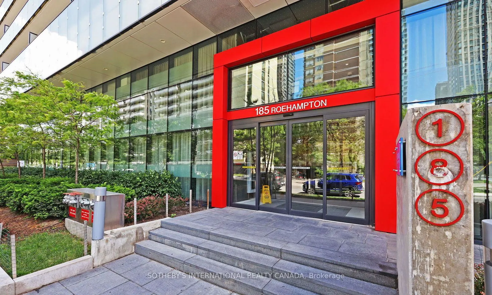 185 Roehampton Avenue, #1111