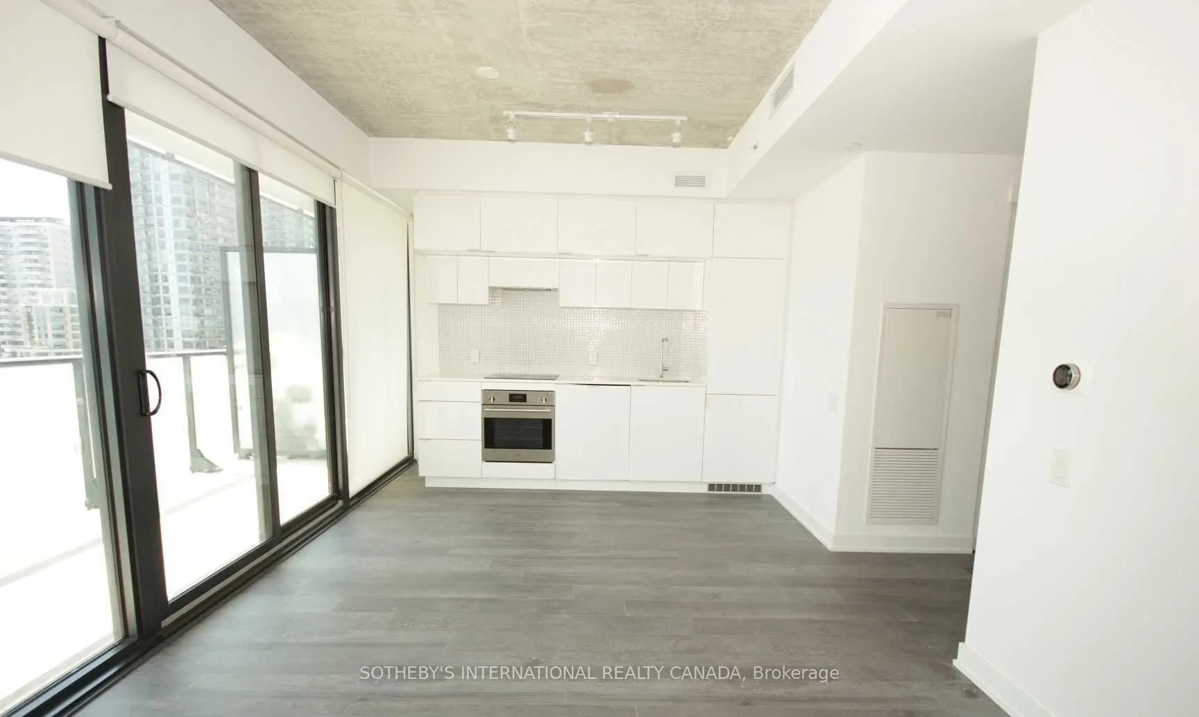 185 Roehampton Avenue, #1111