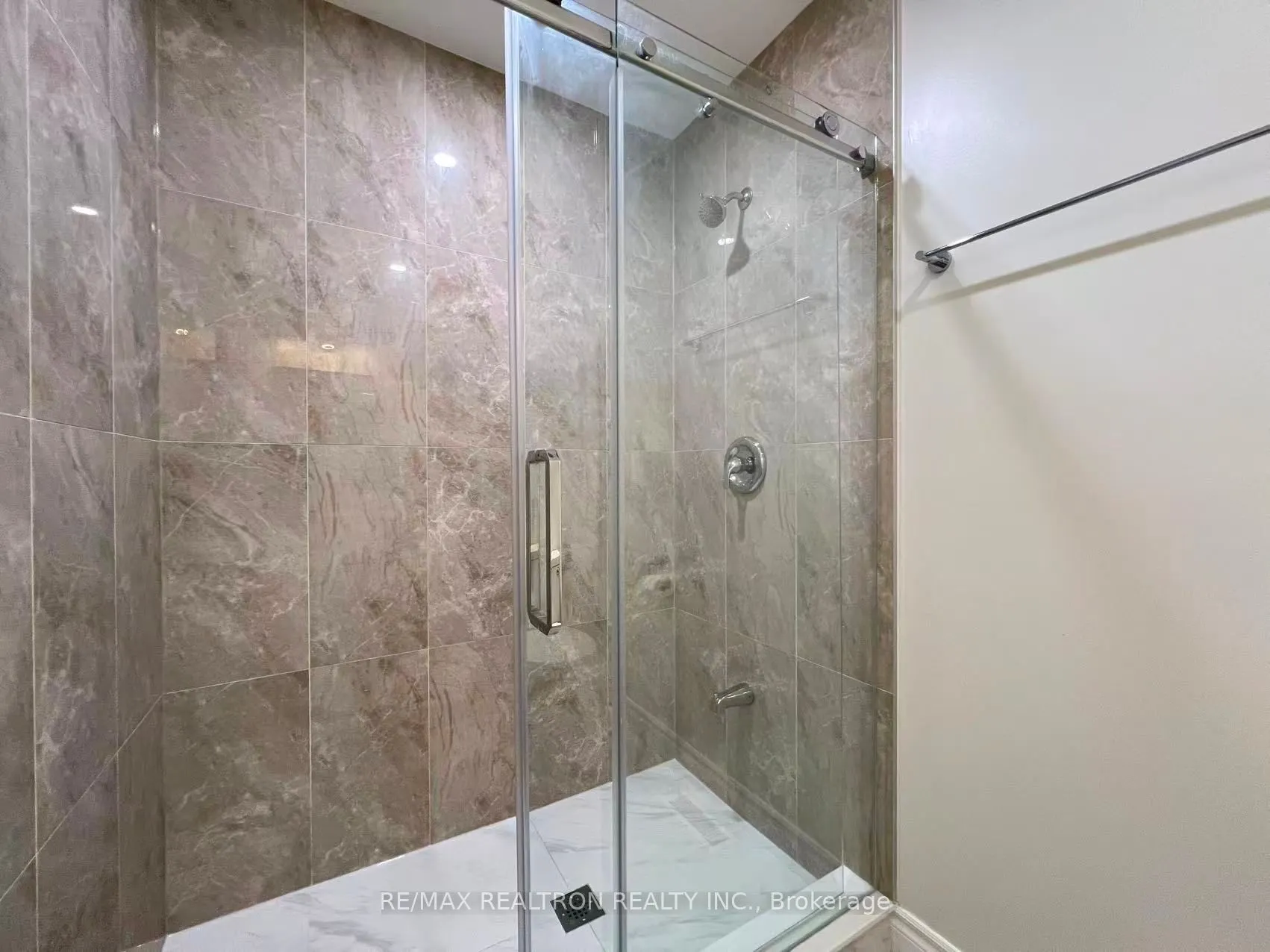 329 Cherokee Boulevard, #Upper