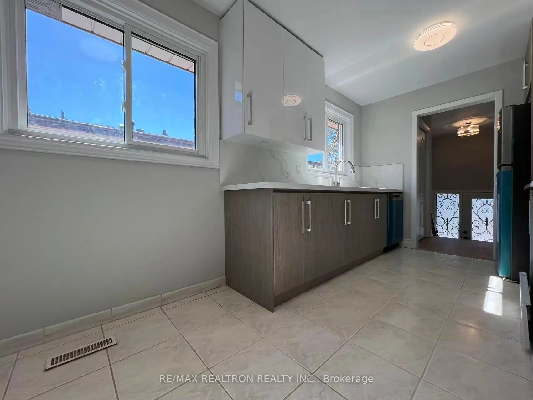 329 Cherokee Boulevard, #Upper