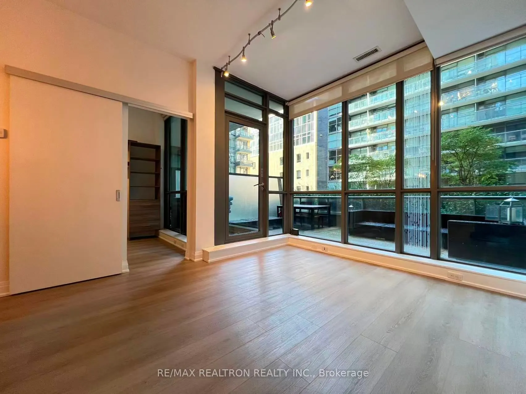 8 Charlotte Street, #214