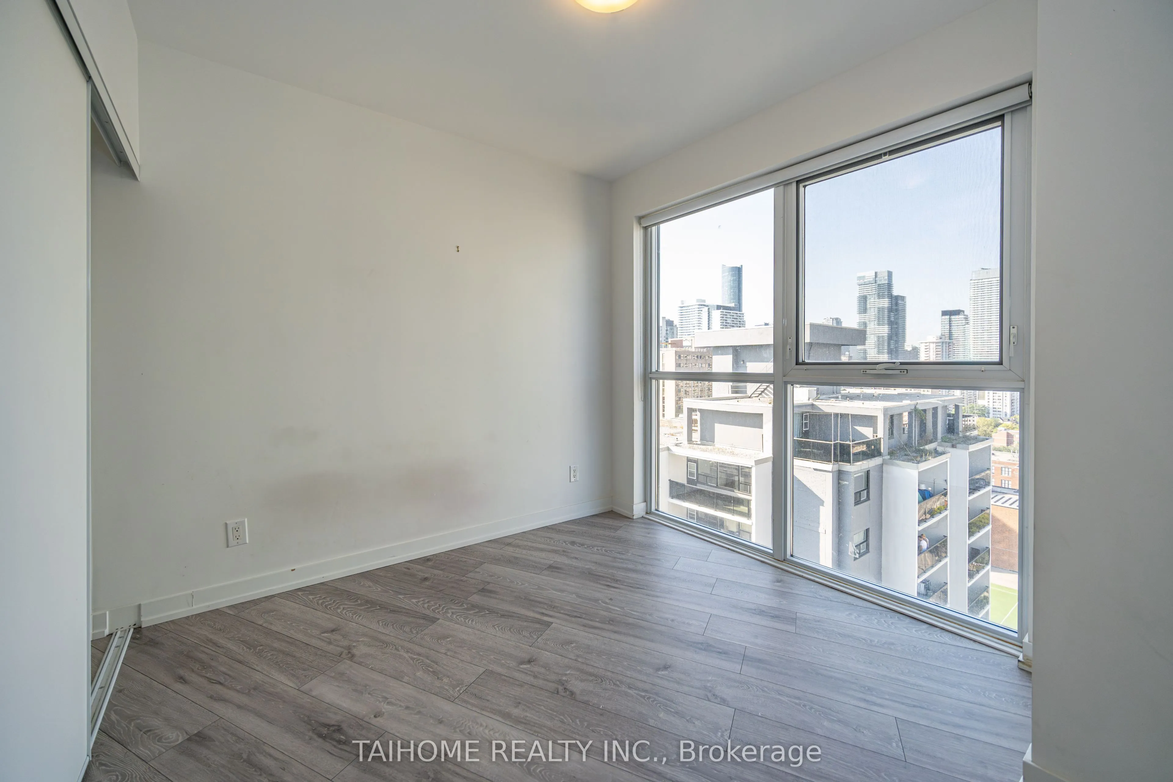 159 Wellesley Street E, #1509