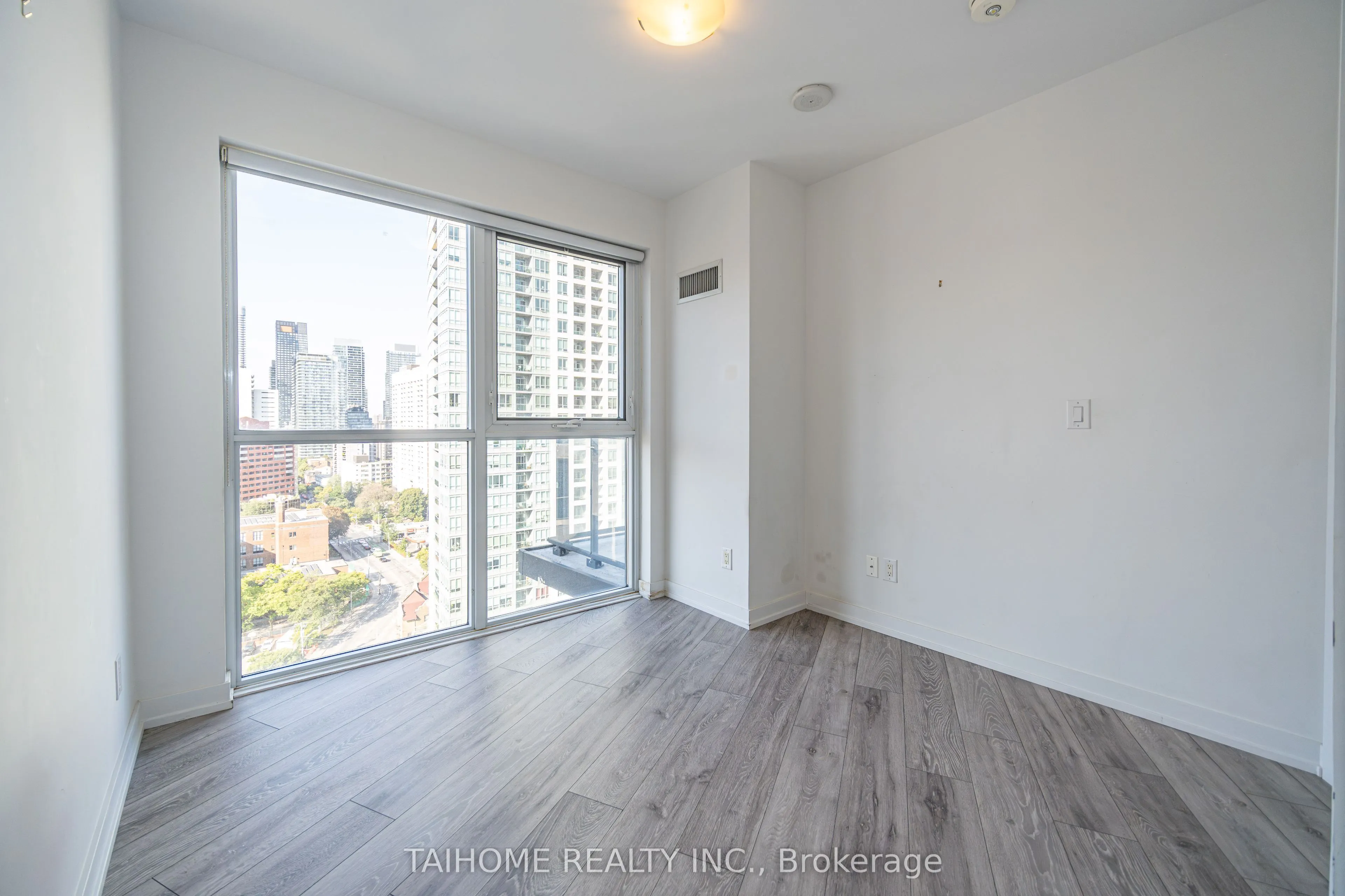 159 Wellesley Street E, #1509
