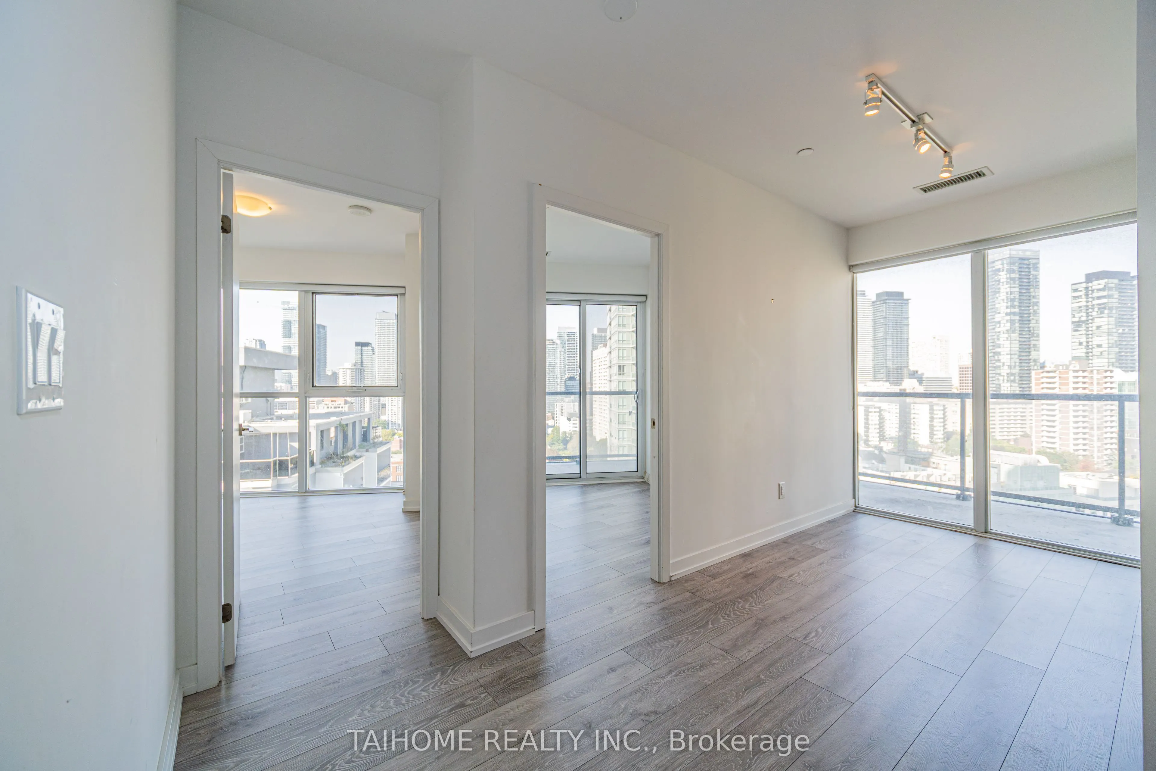 159 Wellesley Street E, #1509