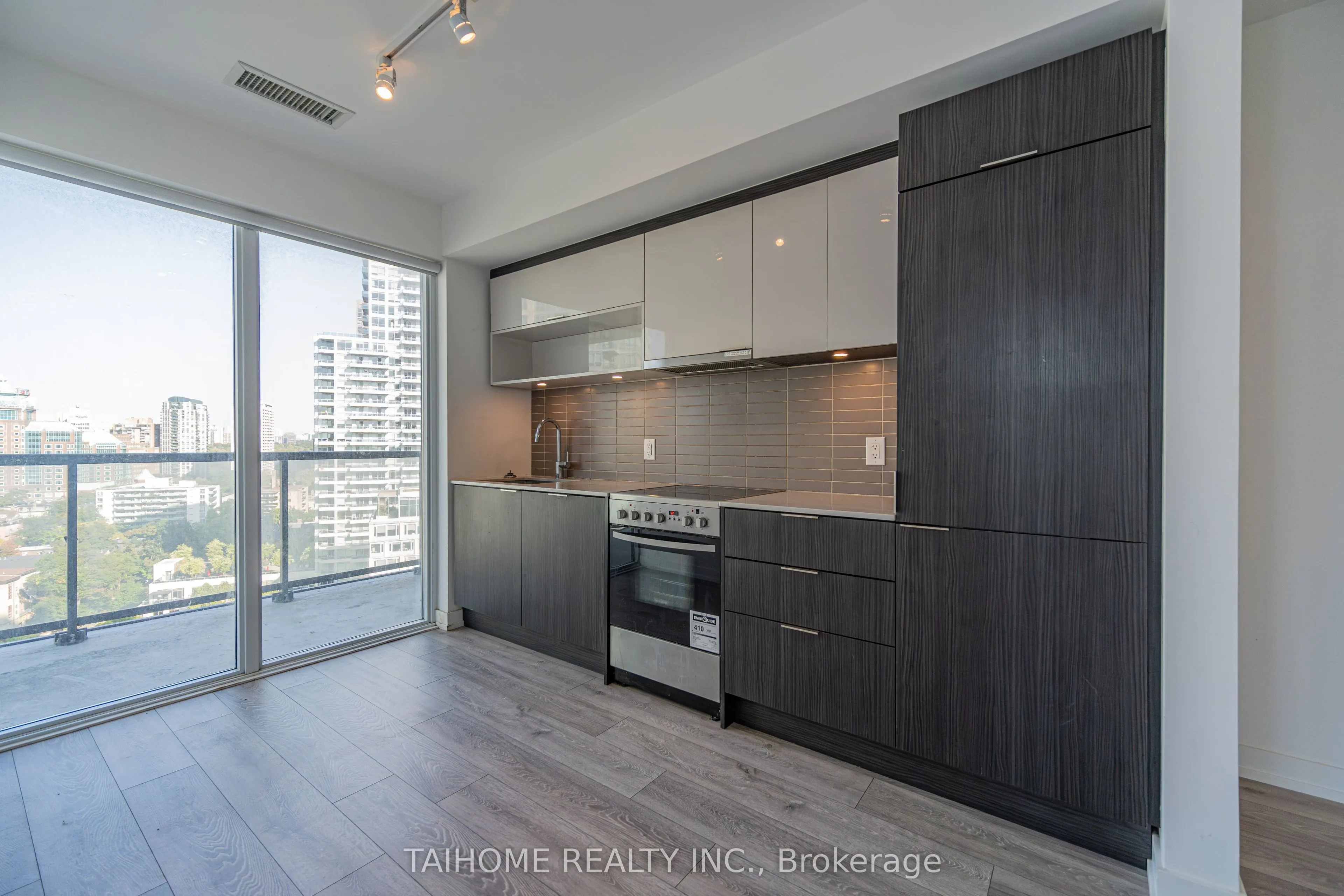 159 Wellesley Street E, #1509