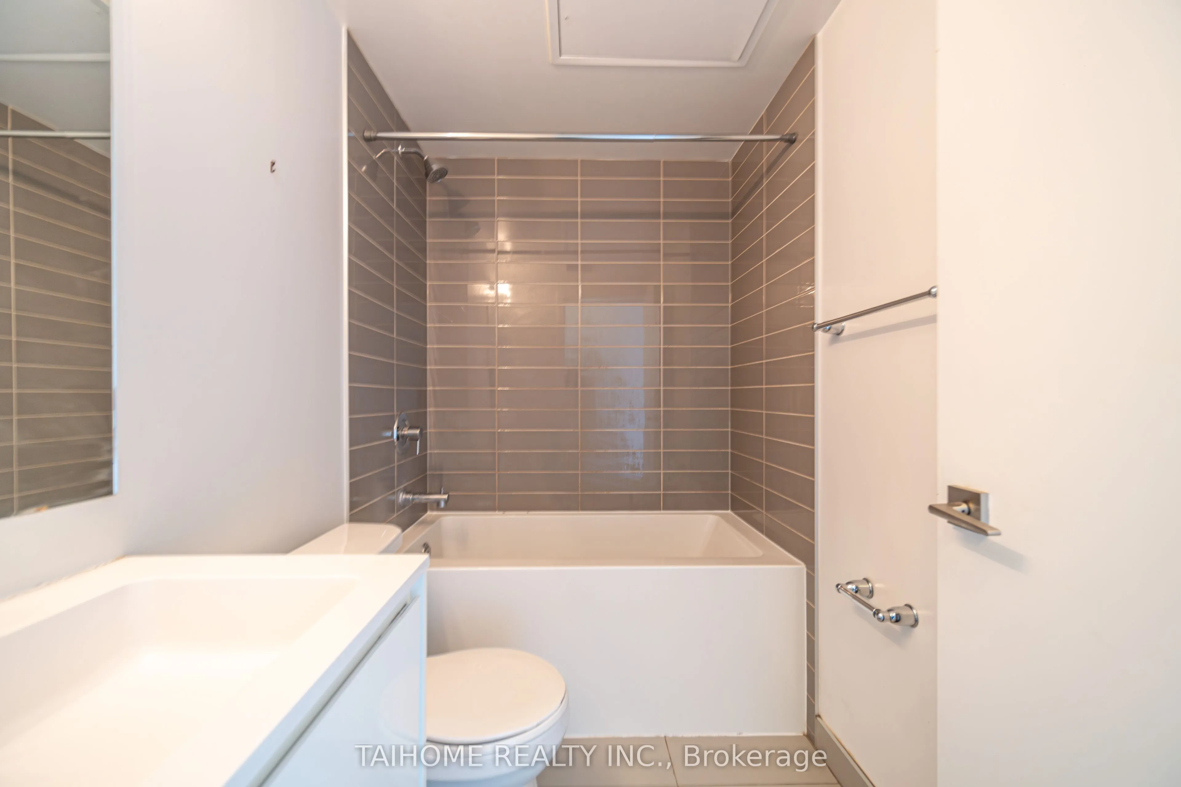 159 Wellesley Street E, #1509