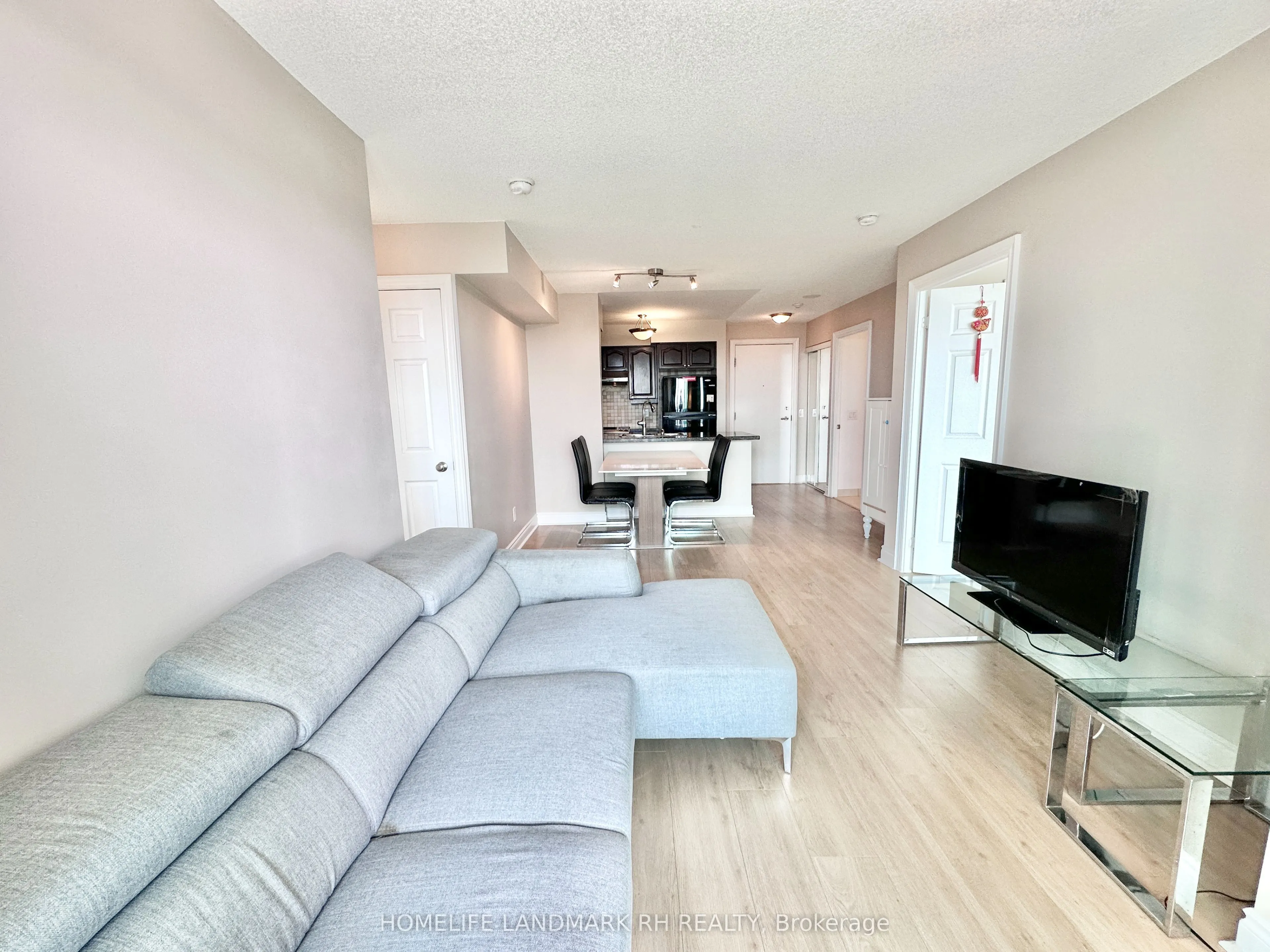 25 Greenview Avenue, #2018