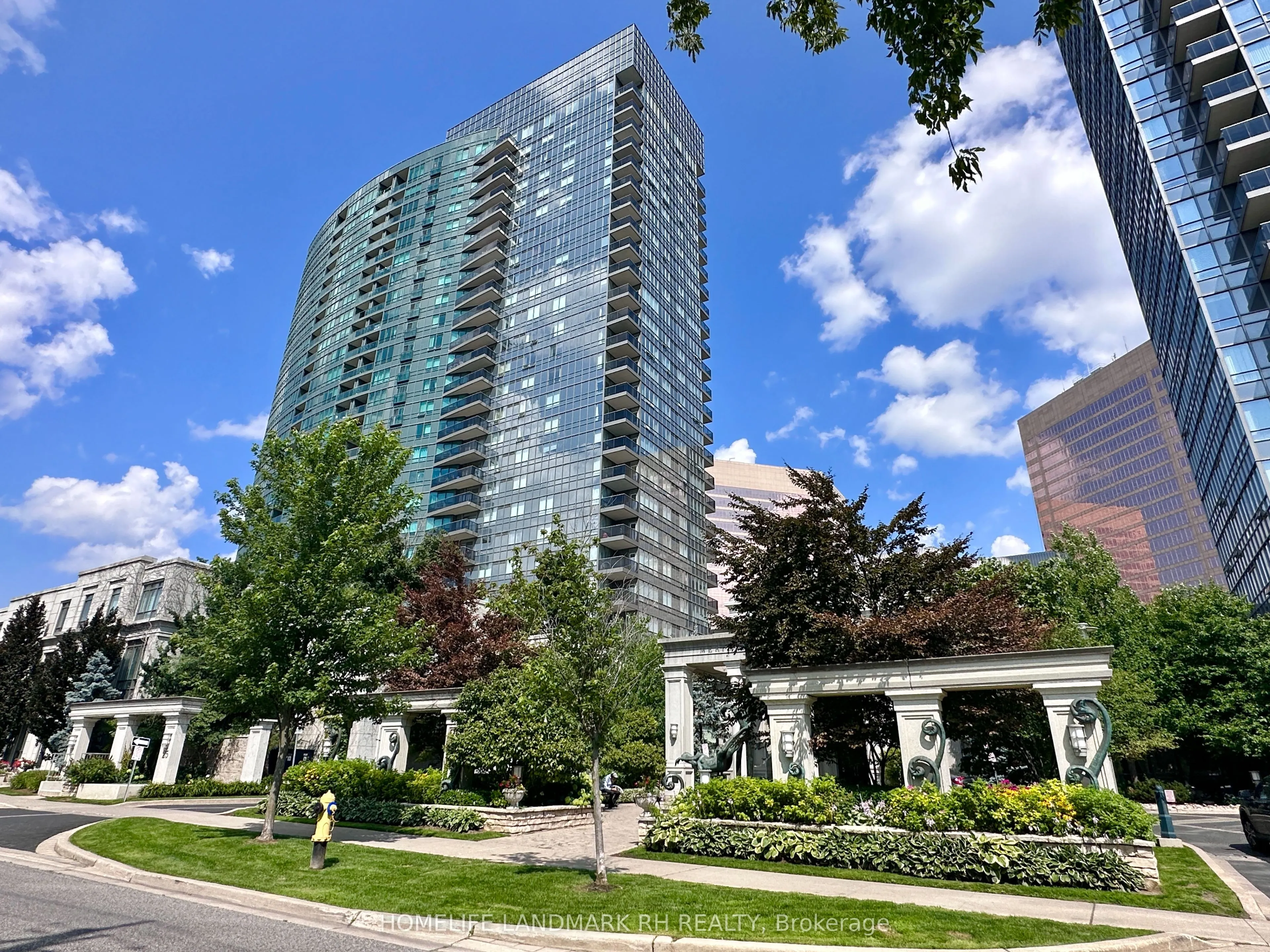 25 Greenview Avenue, #2018